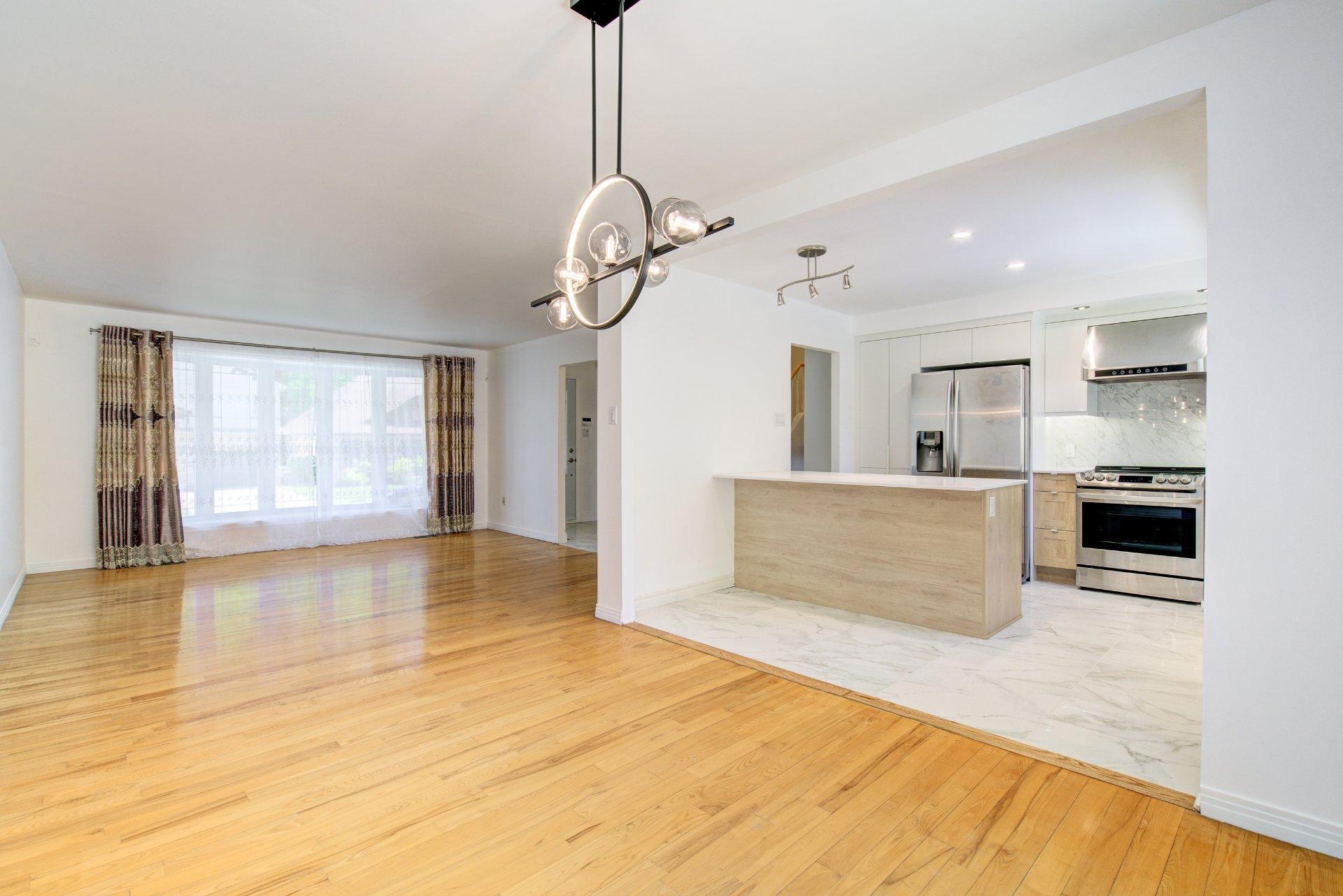 









8500


Av. Saguenay

,
Brossard,




QC
J4X1M6

