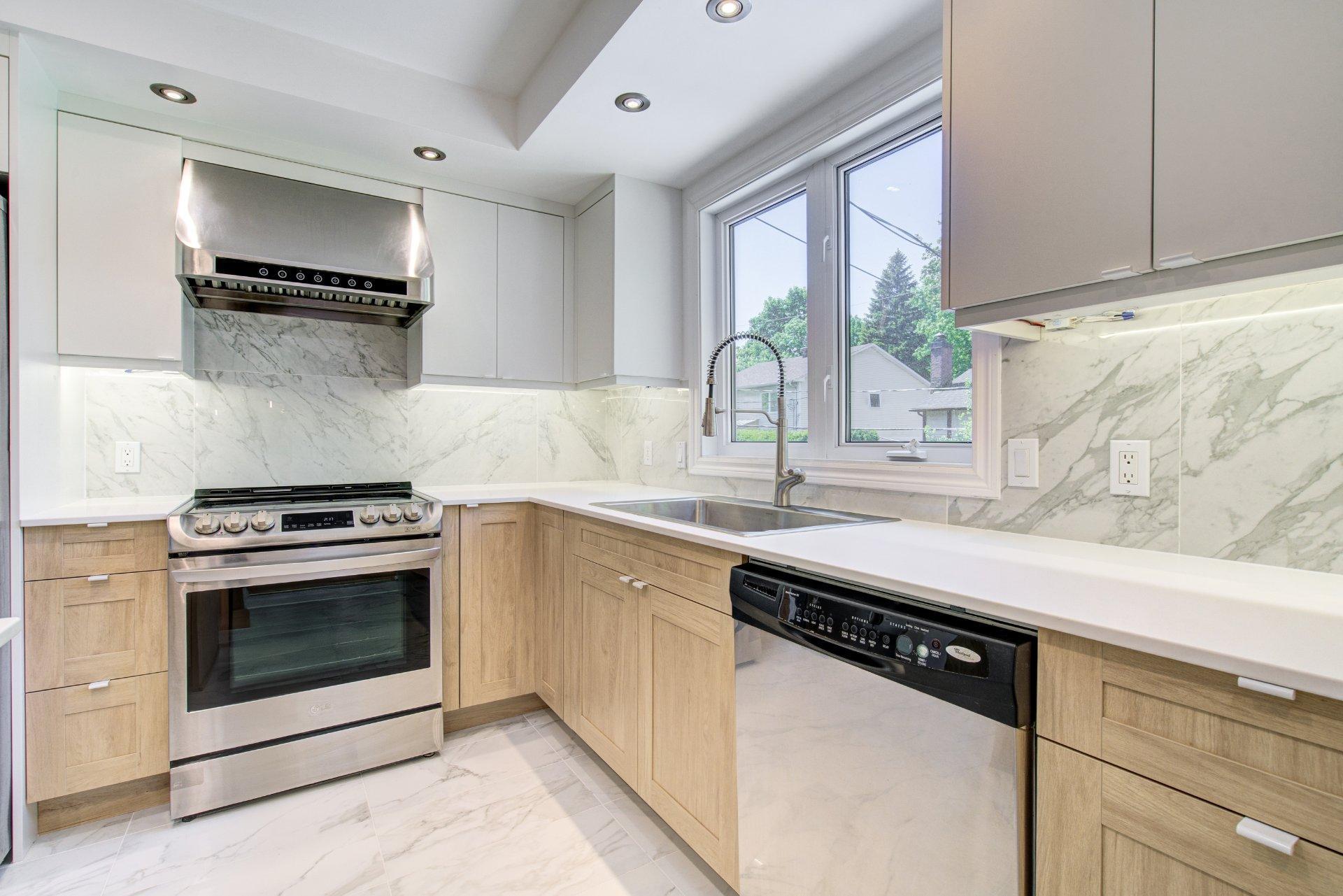 









8500


Av. Saguenay

,
Brossard,




QC
J4X1M6

