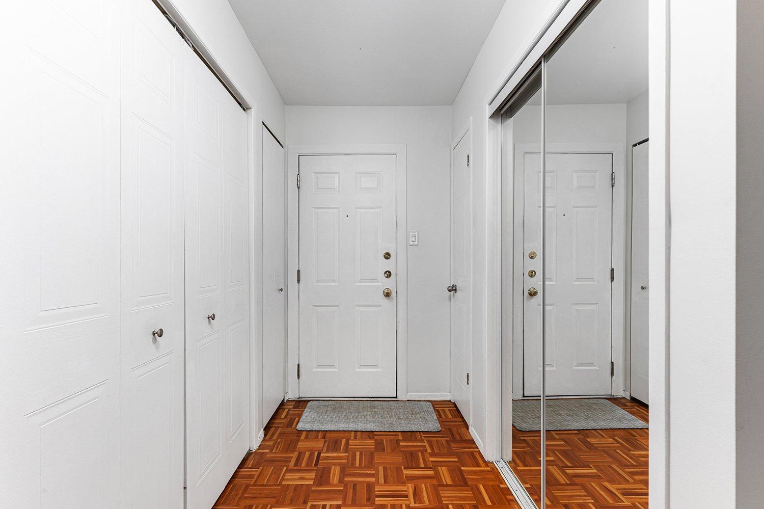 









1952


Rue St-Georges (Lemoyne)

, 308,
Longueuil (Le Vieux-Longueuil),




QC
J4P3J5

