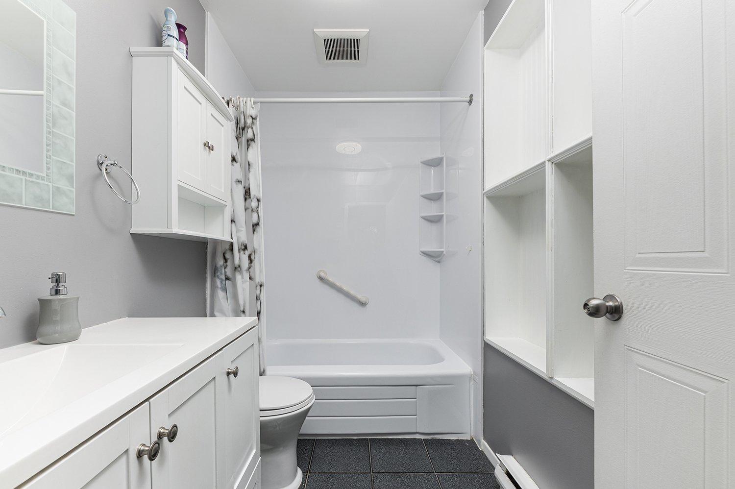 









1952


Rue St-Georges (Lemoyne)

, 308,
Longueuil (Le Vieux-Longueuil),




QC
J4P3J5

