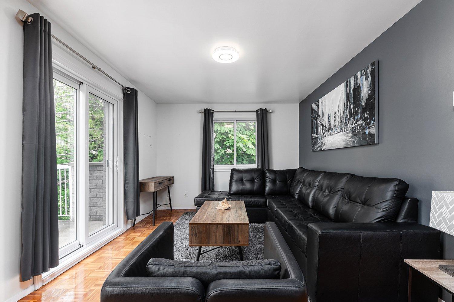 









1952


Rue St-Georges (Lemoyne)

, 308,
Longueuil (Le Vieux-Longueuil),




QC
J4P3J5

