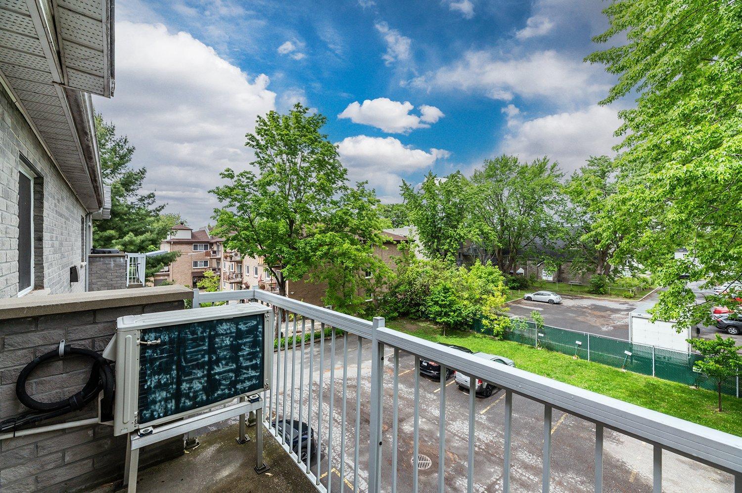 









1952


Rue St-Georges (Lemoyne)

, 308,
Longueuil (Le Vieux-Longueuil),




QC
J4P3J5

