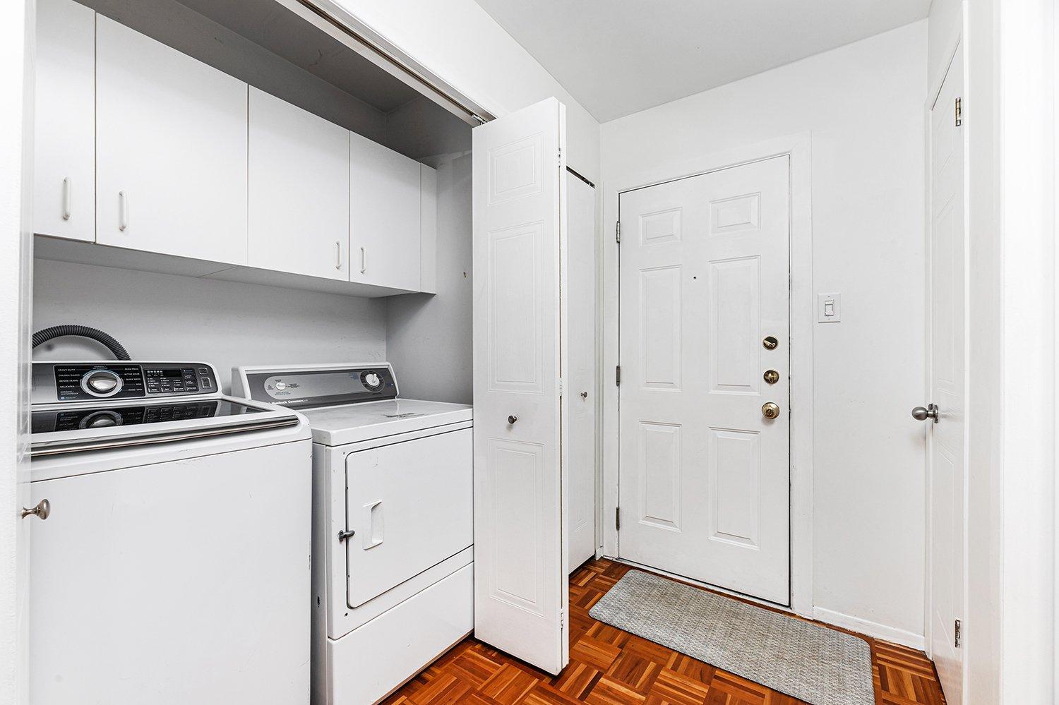 









1952


Rue St-Georges (Lemoyne)

, 308,
Longueuil (Le Vieux-Longueuil),




QC
J4P3J5

