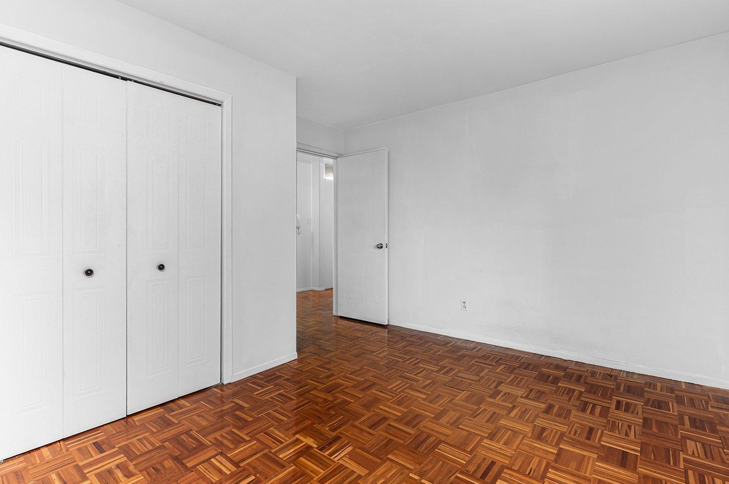 









1952


Rue St-Georges (Lemoyne)

, 308,
Longueuil (Le Vieux-Longueuil),




QC
J4P3J5

