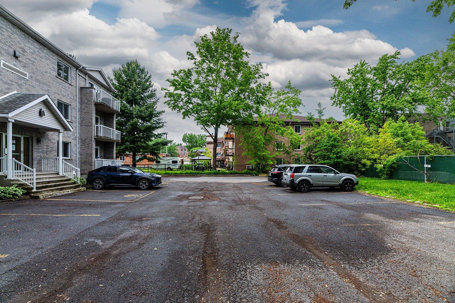 









1952


Rue St-Georges (Lemoyne)

, 308,
Longueuil (Le Vieux-Longueuil),




QC
J4P3J5

