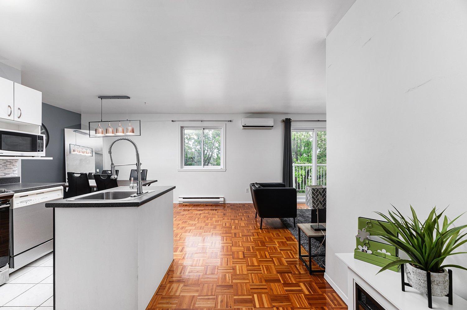 









1952


Rue St-Georges (Lemoyne)

, 308,
Longueuil (Le Vieux-Longueuil),




QC
J4P3J5

