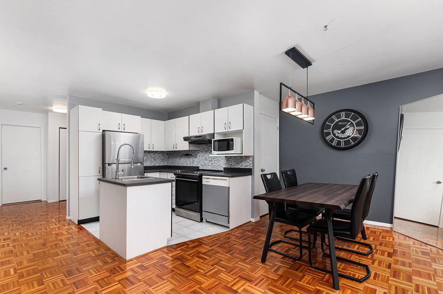 









1952


Rue St-Georges (Lemoyne)

, 308,
Longueuil (Le Vieux-Longueuil),




QC
J4P3J5

