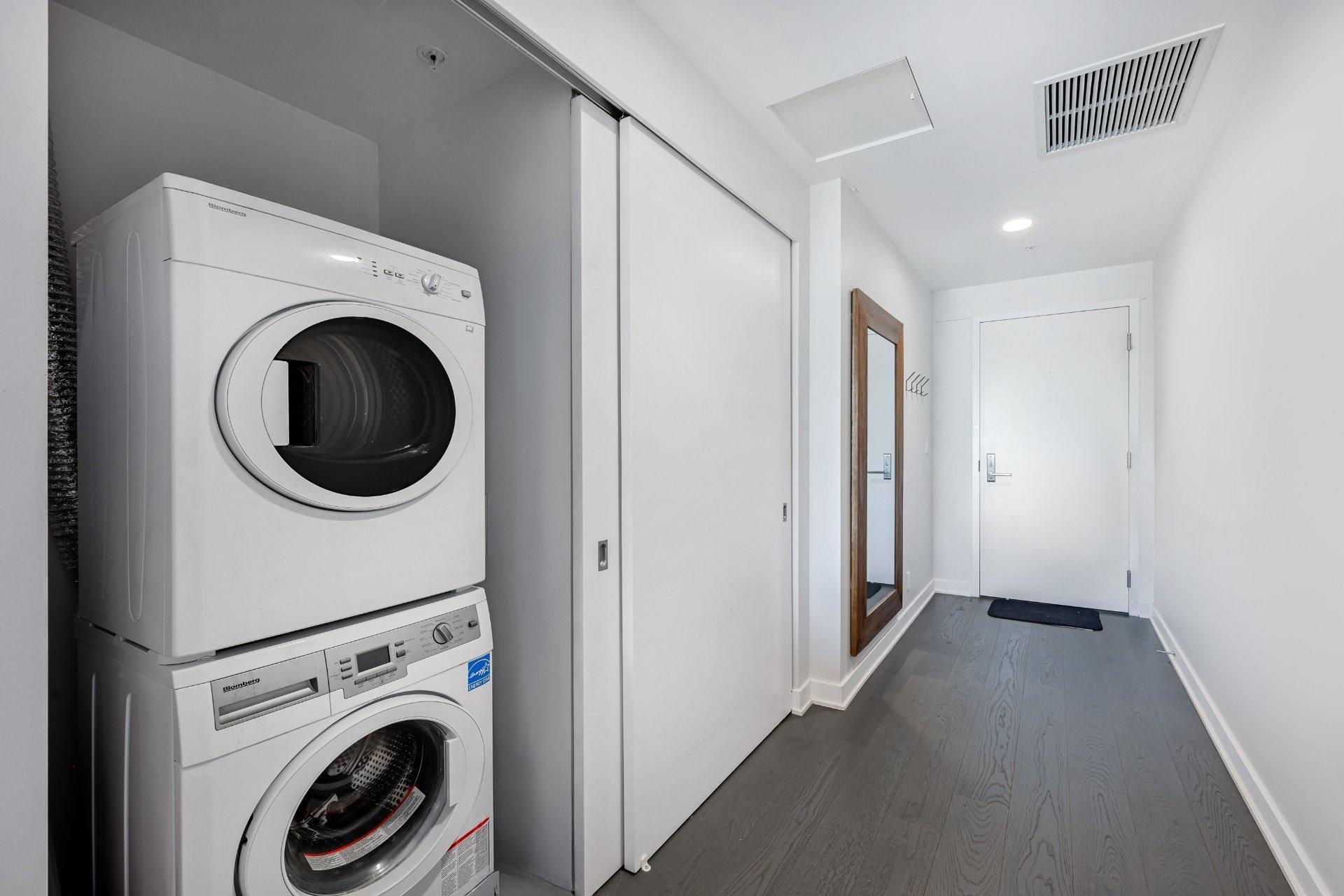 









1288


Av. des Canadiens-de-Montréal

, 4416,
Montréal (Ville-Marie),




QC
H3B3B3

