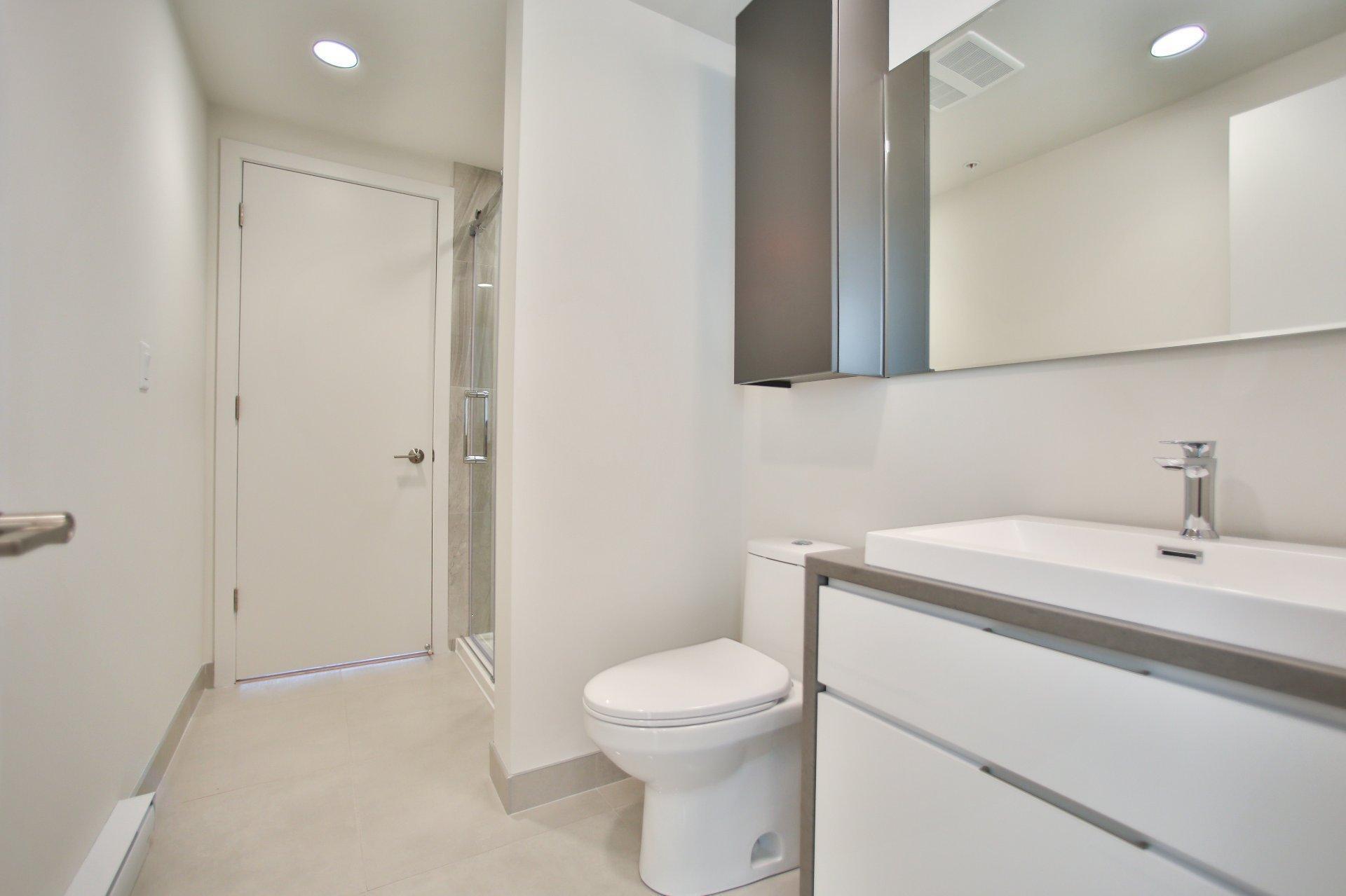 









1288


Rue St-Antoine O.

, 3902,
Montréal (Ville-Marie),




QC
H3C0X6

