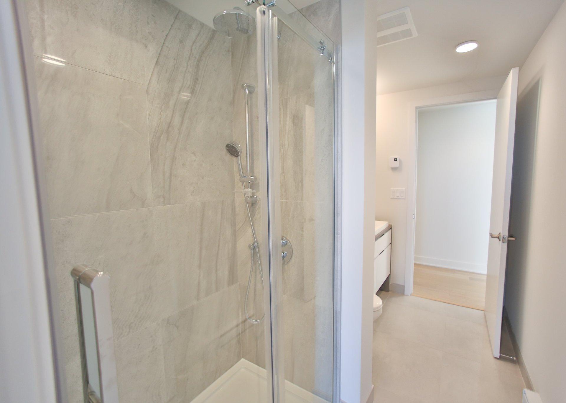 









1288


Rue St-Antoine O.

, 3902,
Montréal (Ville-Marie),




QC
H3C0X6

