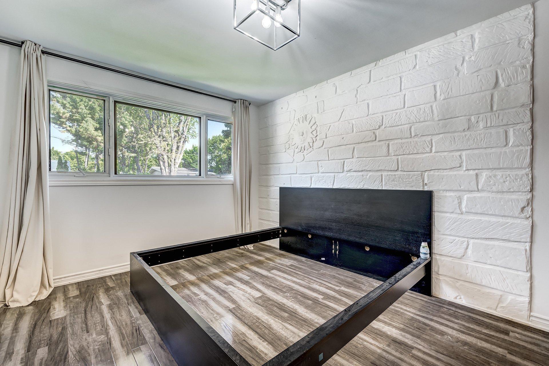 









12490


Rue de Toulouse

,
Montréal (Pierrefonds-Roxboro),




QC
H8Z1G9

