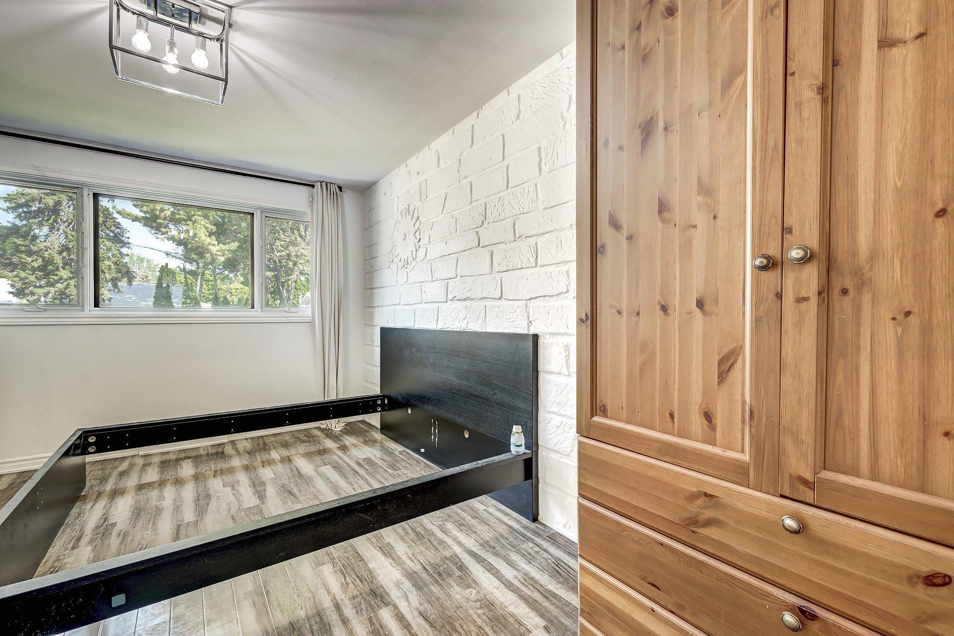 









12490


Rue de Toulouse

,
Montréal (Pierrefonds-Roxboro),




QC
H8Z1G9

