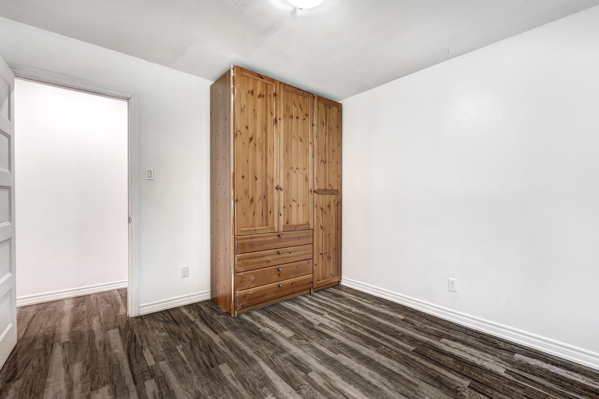 









12490


Rue de Toulouse

,
Montréal (Pierrefonds-Roxboro),




QC
H8Z1G9

