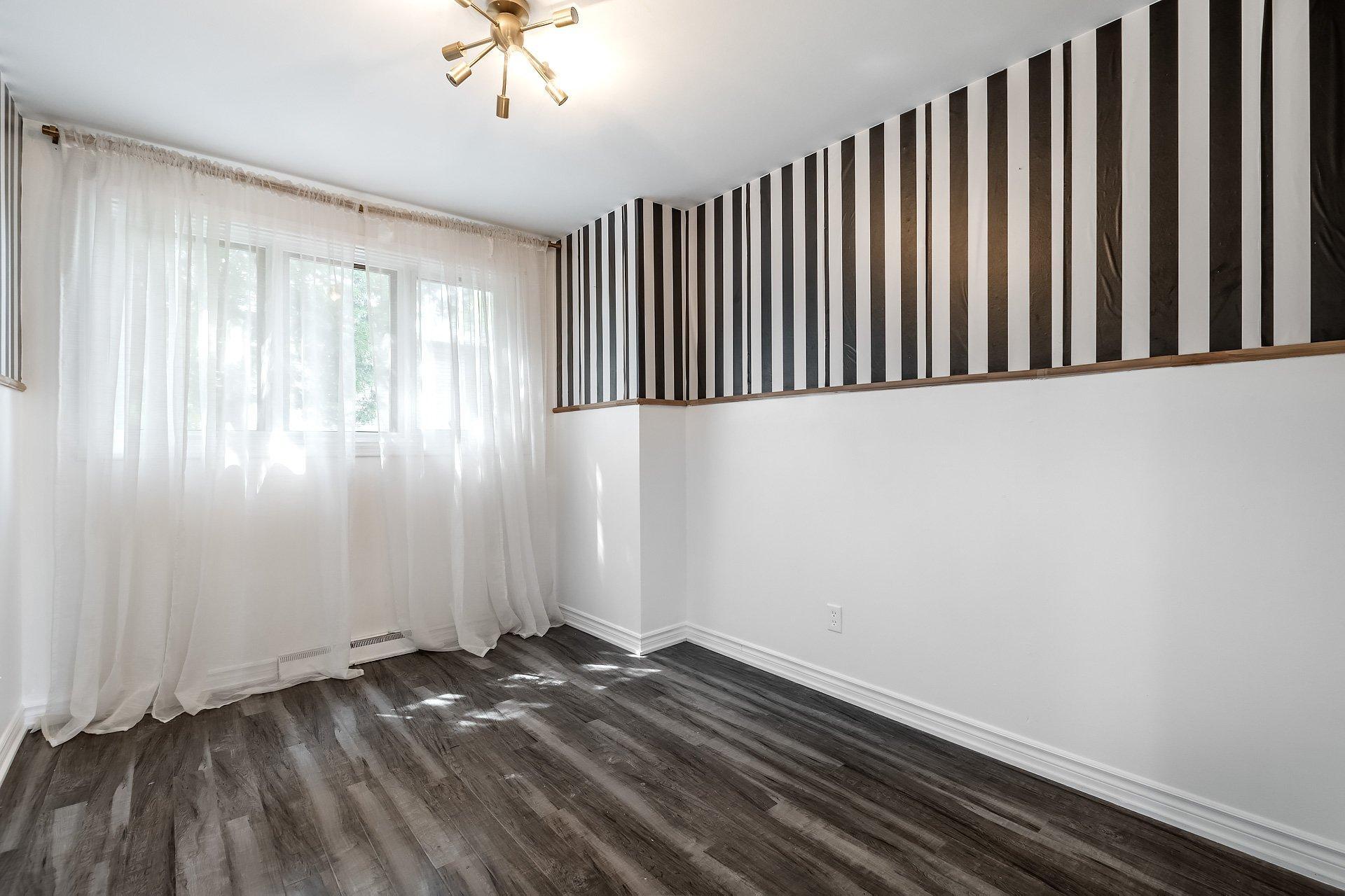 









12490


Rue de Toulouse

,
Montréal (Pierrefonds-Roxboro),




QC
H8Z1G9

