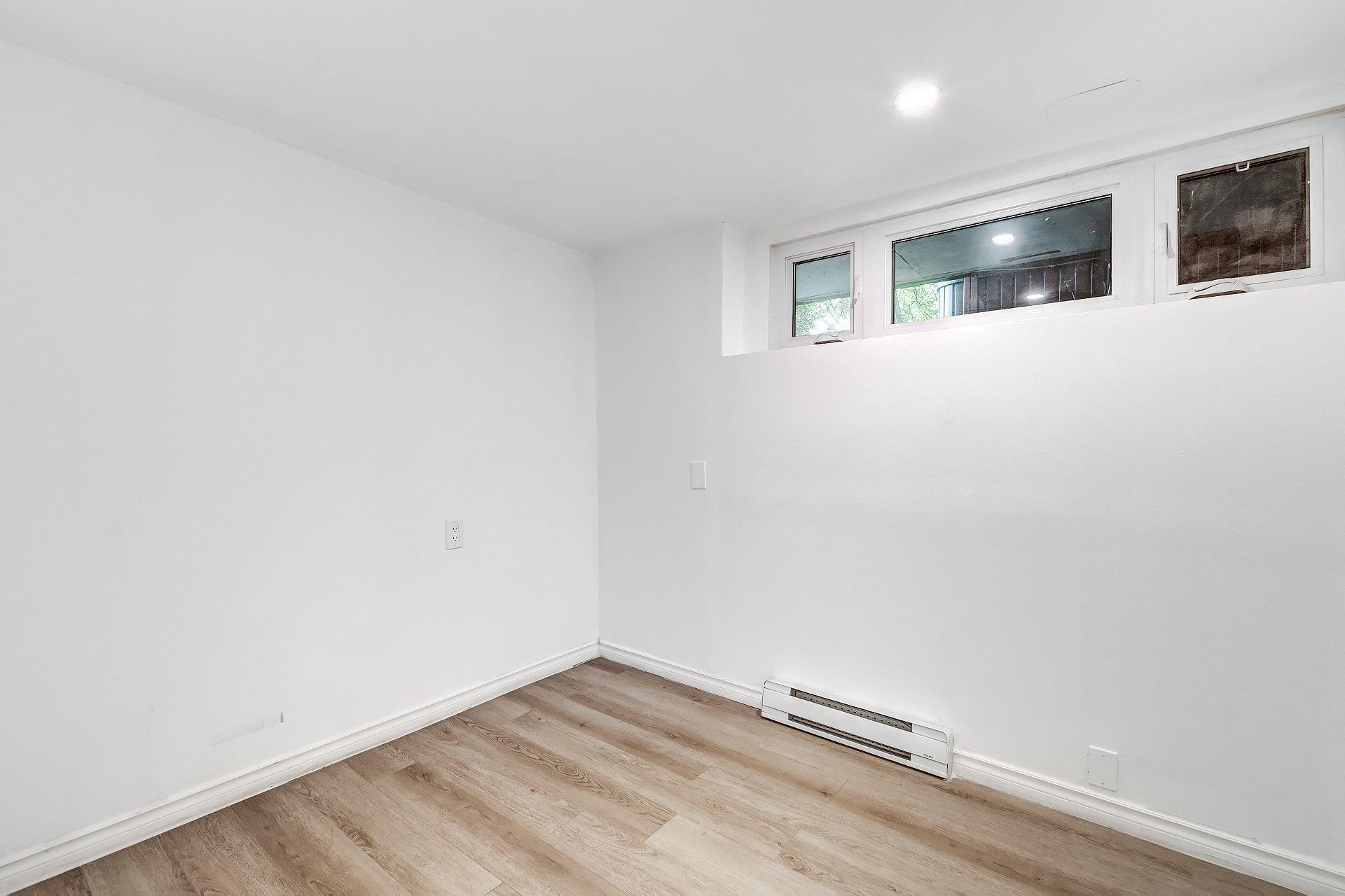 









12490


Rue de Toulouse

,
Montréal (Pierrefonds-Roxboro),




QC
H8Z1G9


