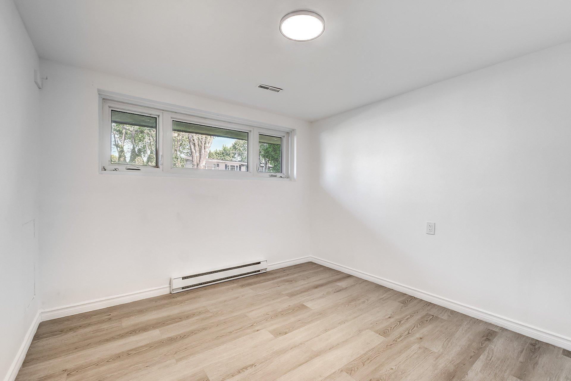 









12490


Rue de Toulouse

,
Montréal (Pierrefonds-Roxboro),




QC
H8Z1G9


