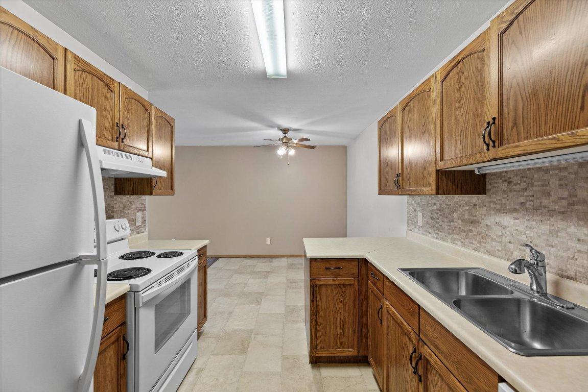 









3854


Gordon

Drive, 275,
Kelowna,




BC
V1W 3G4

