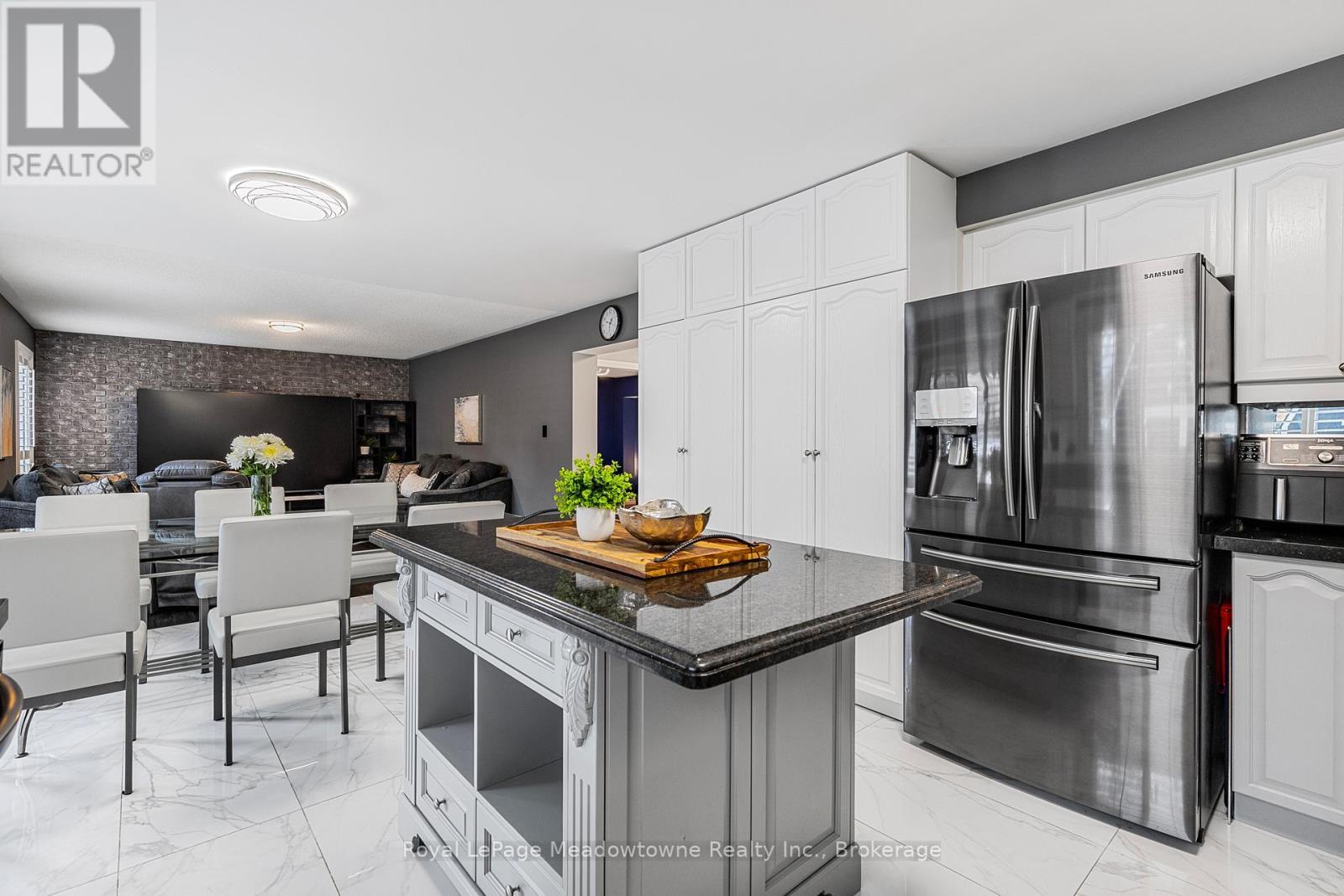 












1235 FIELD DRIVE

,
Milton (CL Clarke),




Ontario
L9T6G4

