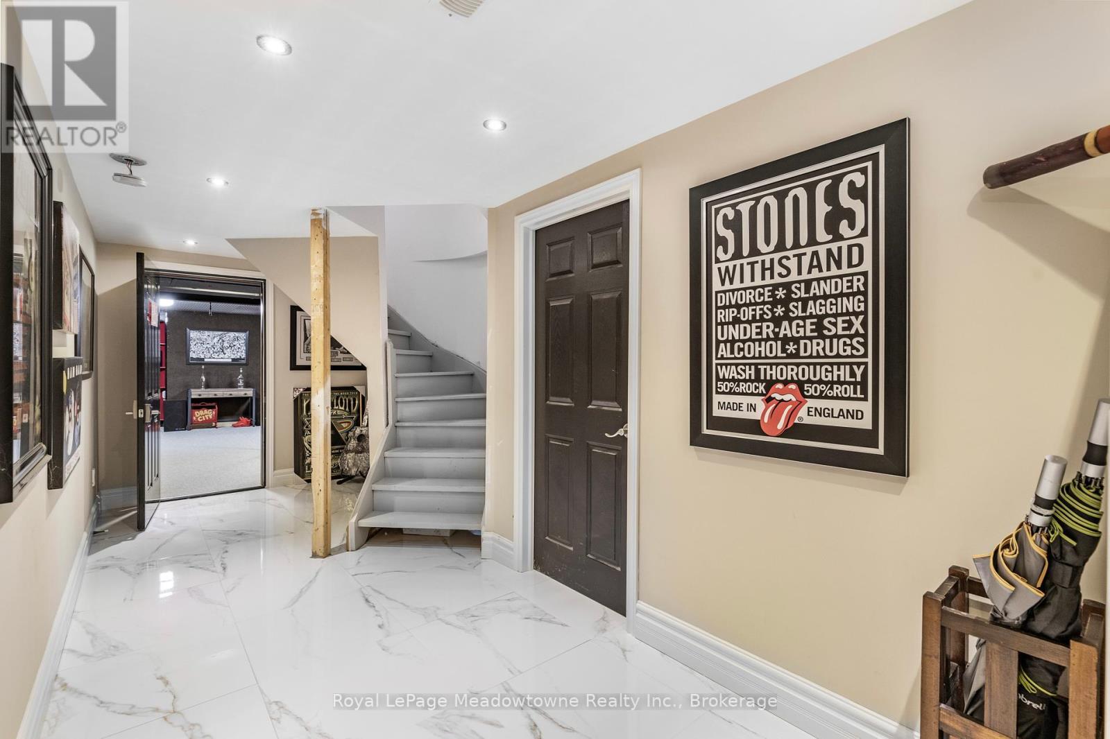 












1235 FIELD DRIVE

,
Milton (CL Clarke),




Ontario
L9T6G4

