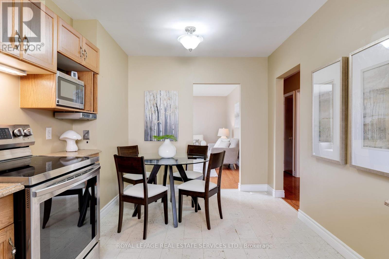












558 WOLSEY CRESCENT

,
Oakville,




Ontario
L6L4W4


