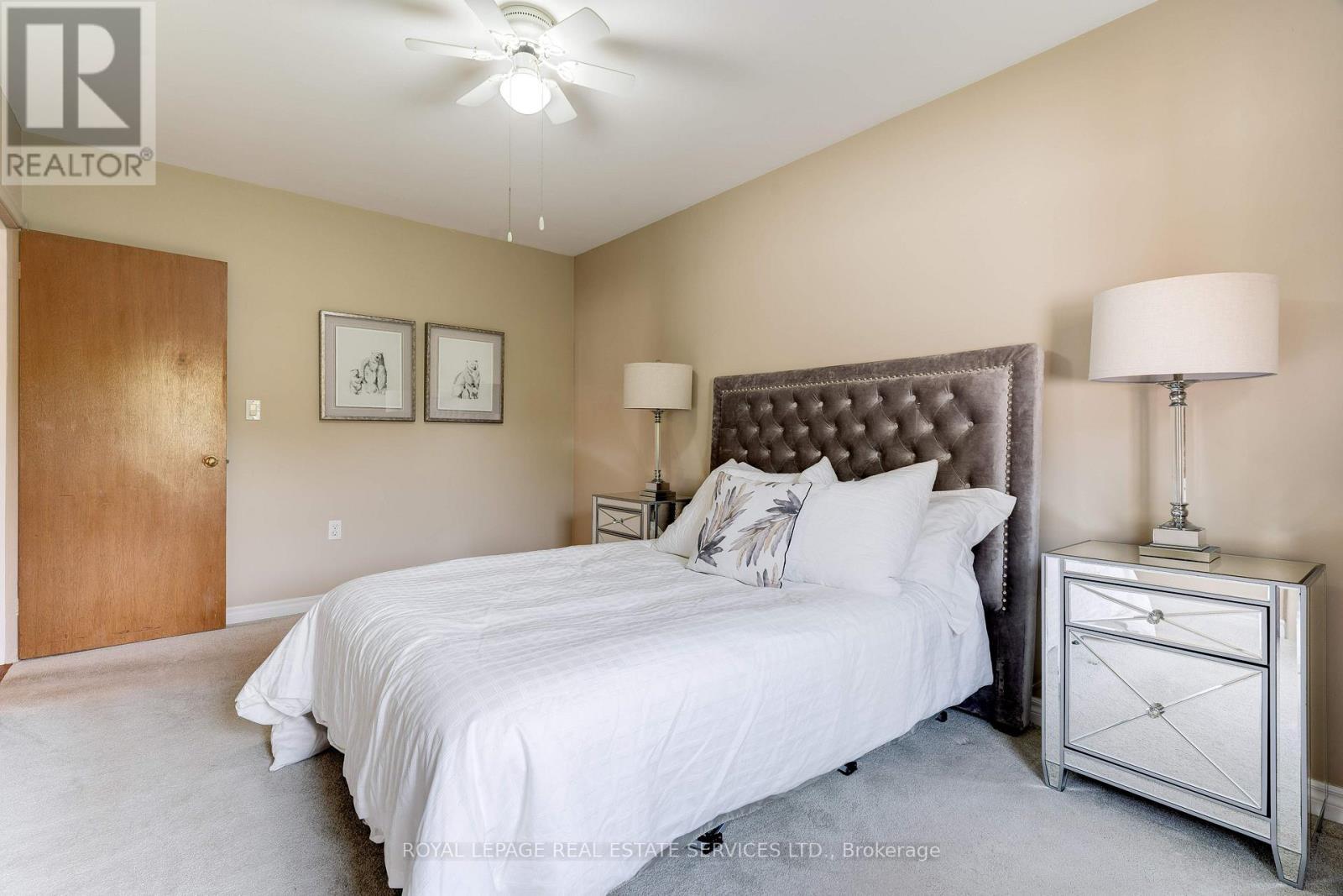












558 WOLSEY CRESCENT

,
Oakville,




Ontario
L6L4W4

