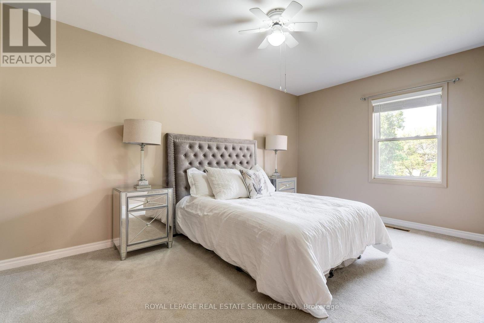 












558 WOLSEY CRESCENT

,
Oakville,




Ontario
L6L4W4

