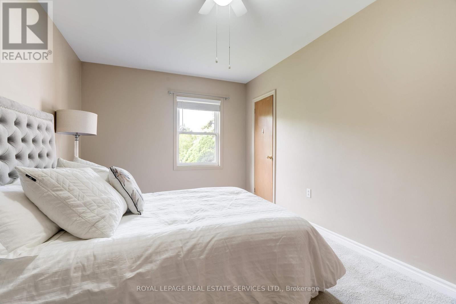 












558 WOLSEY CRESCENT

,
Oakville,




Ontario
L6L4W4

