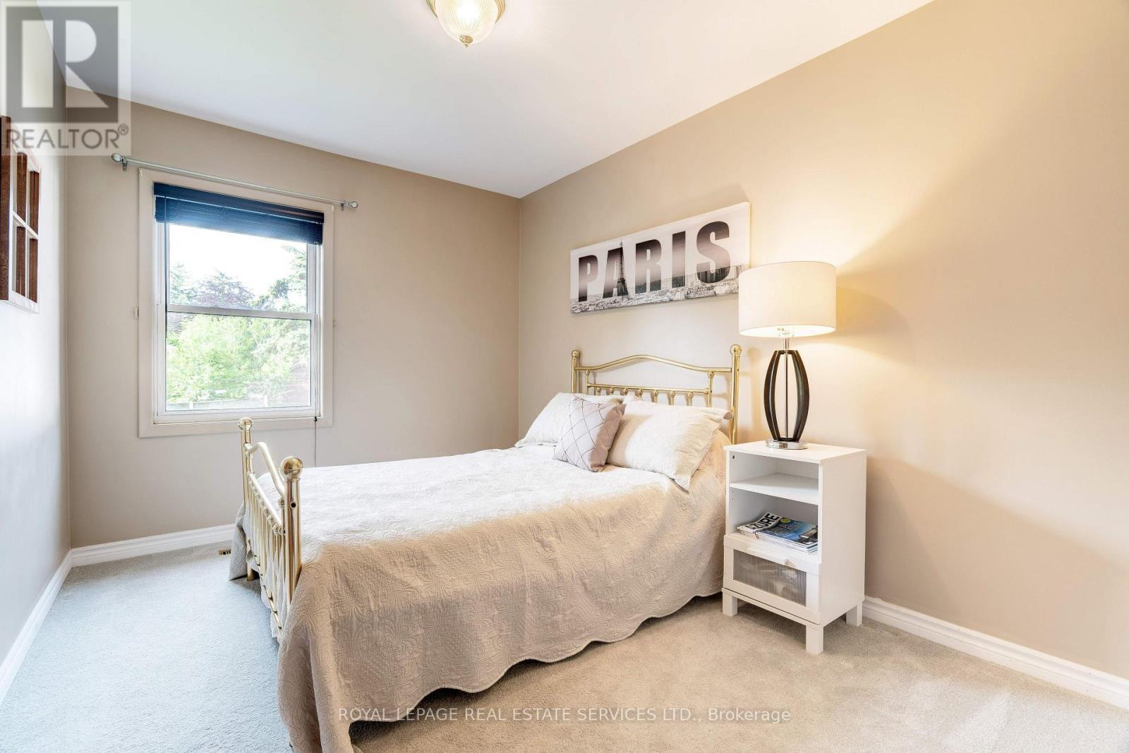 












558 WOLSEY CRESCENT

,
Oakville,




Ontario
L6L4W4

