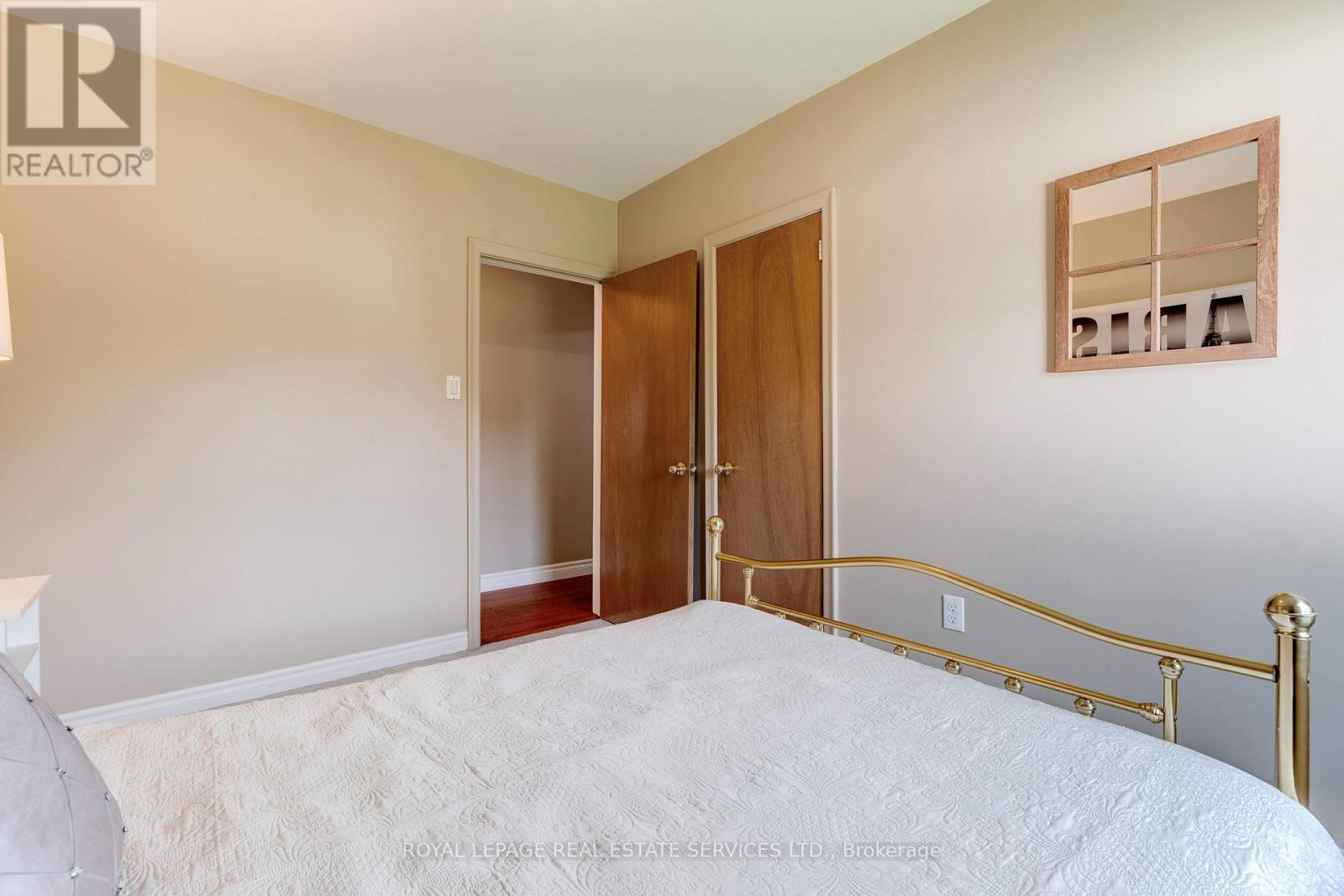 












558 WOLSEY CRESCENT

,
Oakville,




Ontario
L6L4W4

