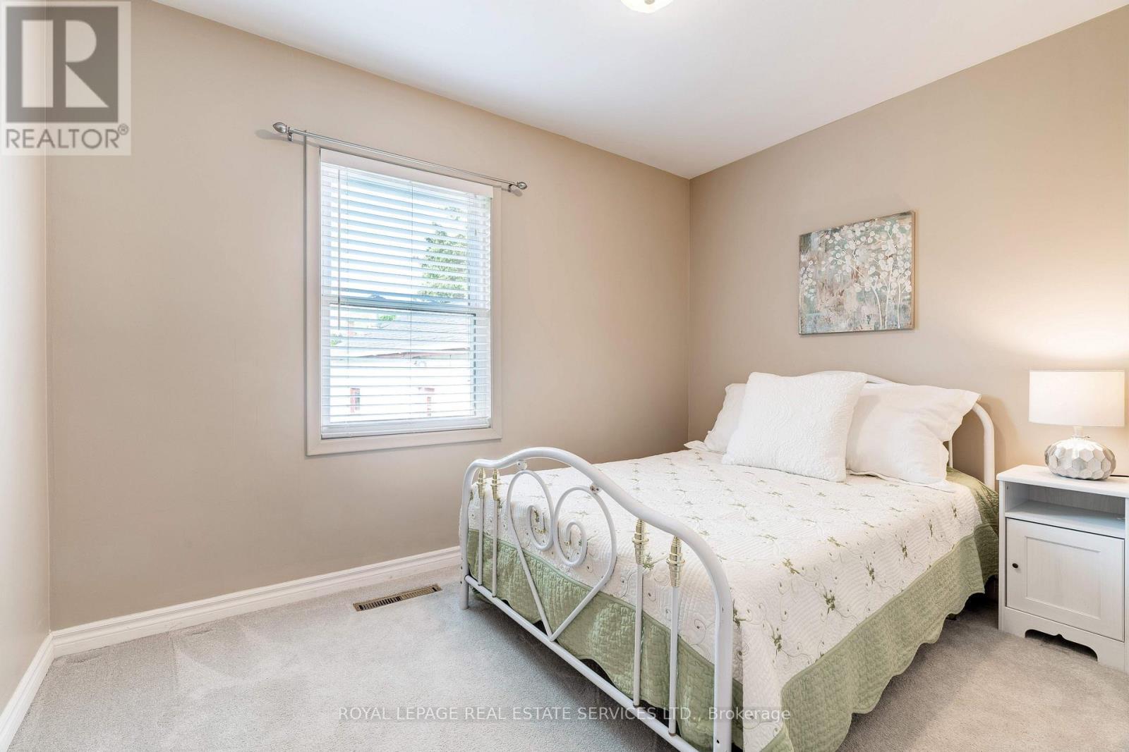 












558 WOLSEY CRESCENT

,
Oakville,




Ontario
L6L4W4

