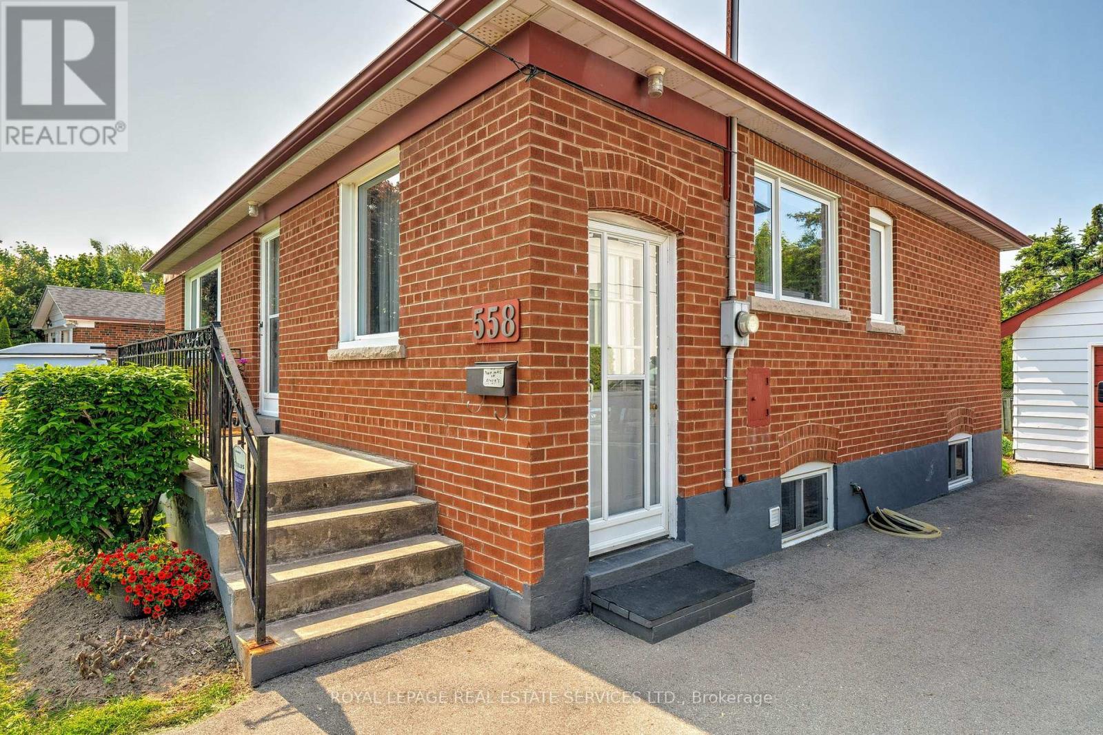 












558 WOLSEY CRESCENT

,
Oakville,




Ontario
L6L4W4

