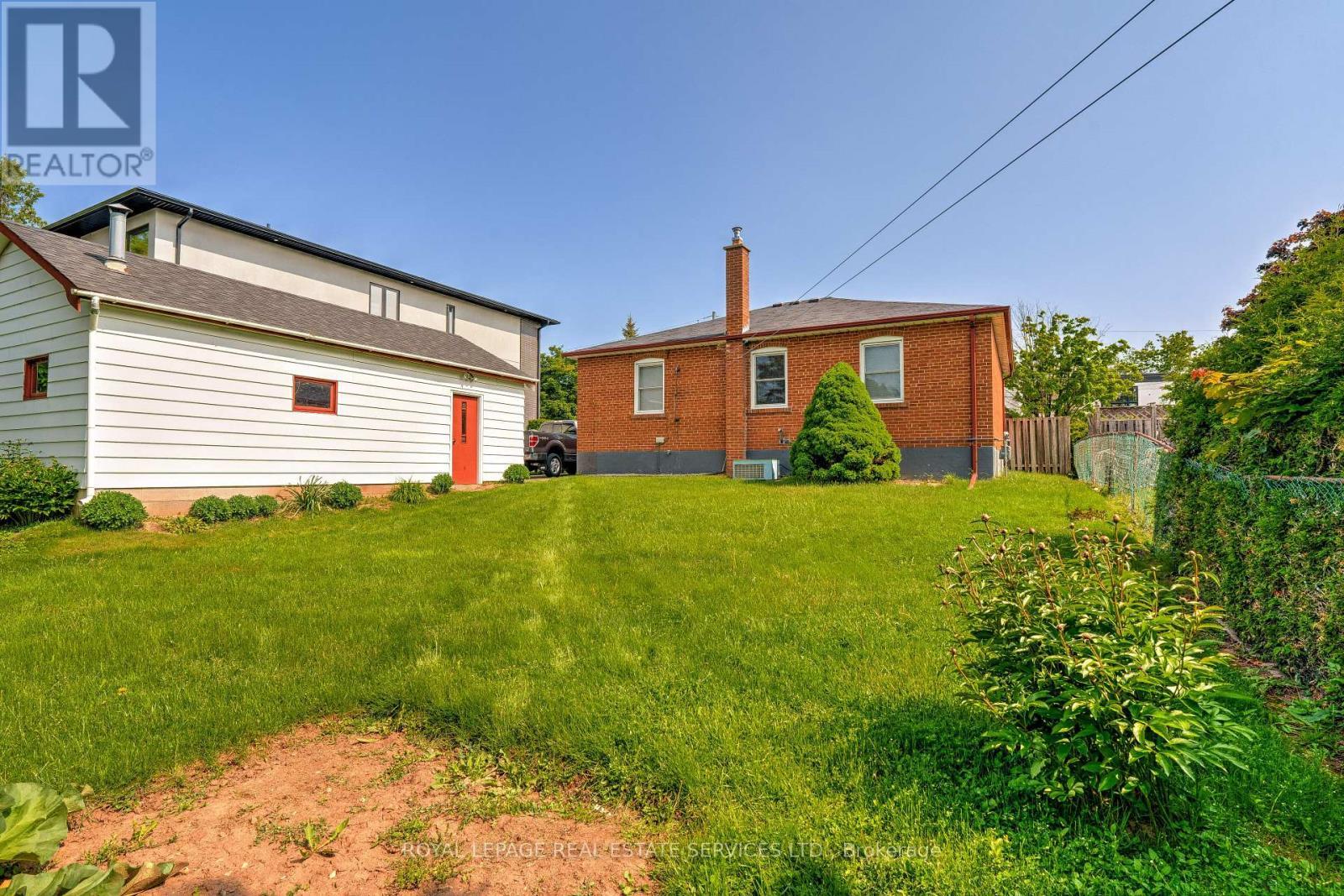 












558 WOLSEY CRESCENT

,
Oakville,




Ontario
L6L4W4

