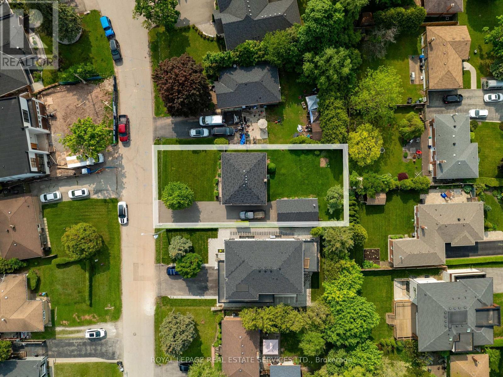 












558 WOLSEY CRESCENT

,
Oakville,




Ontario
L6L4W4


