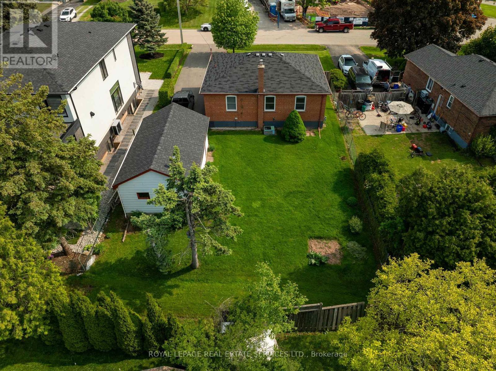 












558 WOLSEY CRESCENT

,
Oakville,




Ontario
L6L4W4

