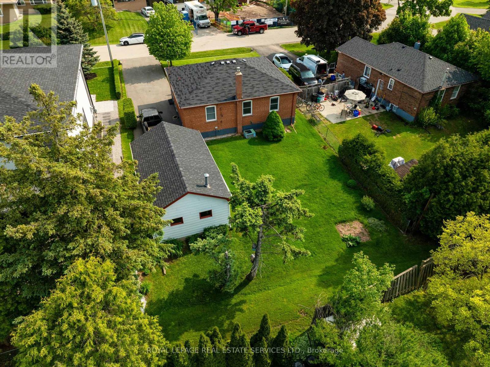 












558 WOLSEY CRESCENT

,
Oakville,




Ontario
L6L4W4

