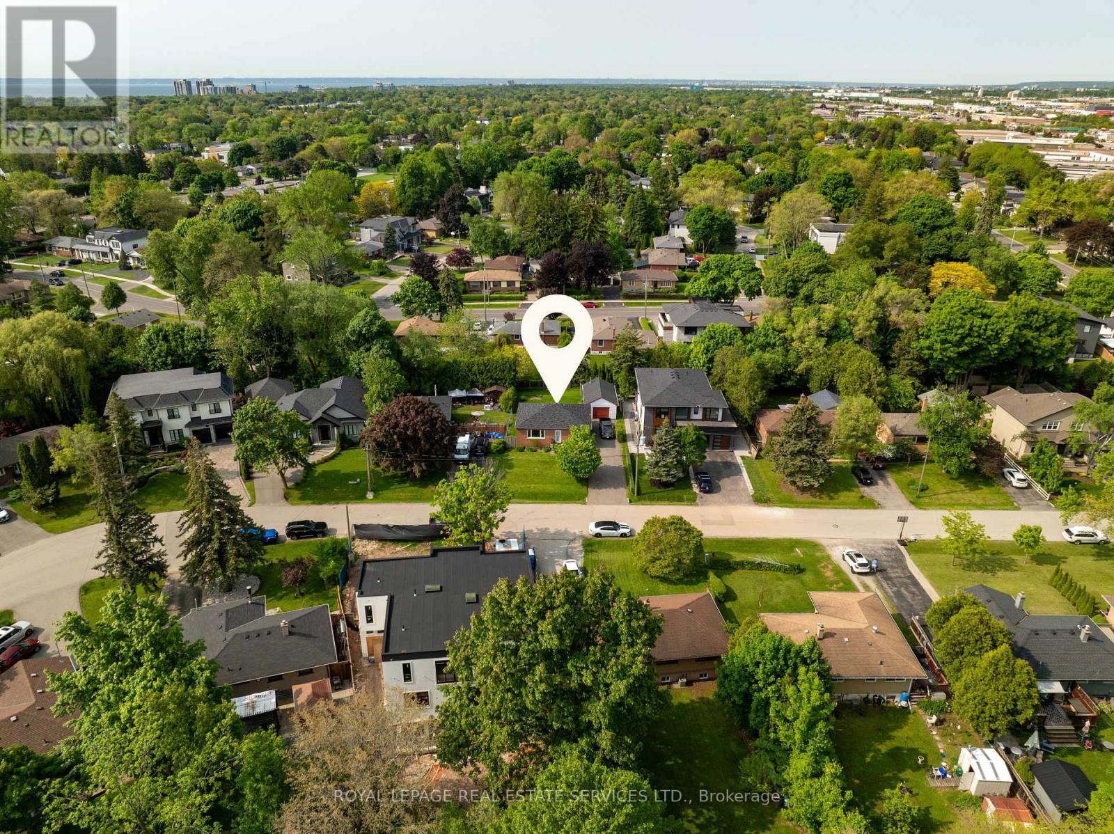 












558 WOLSEY CRESCENT

,
Oakville,




Ontario
L6L4W4

