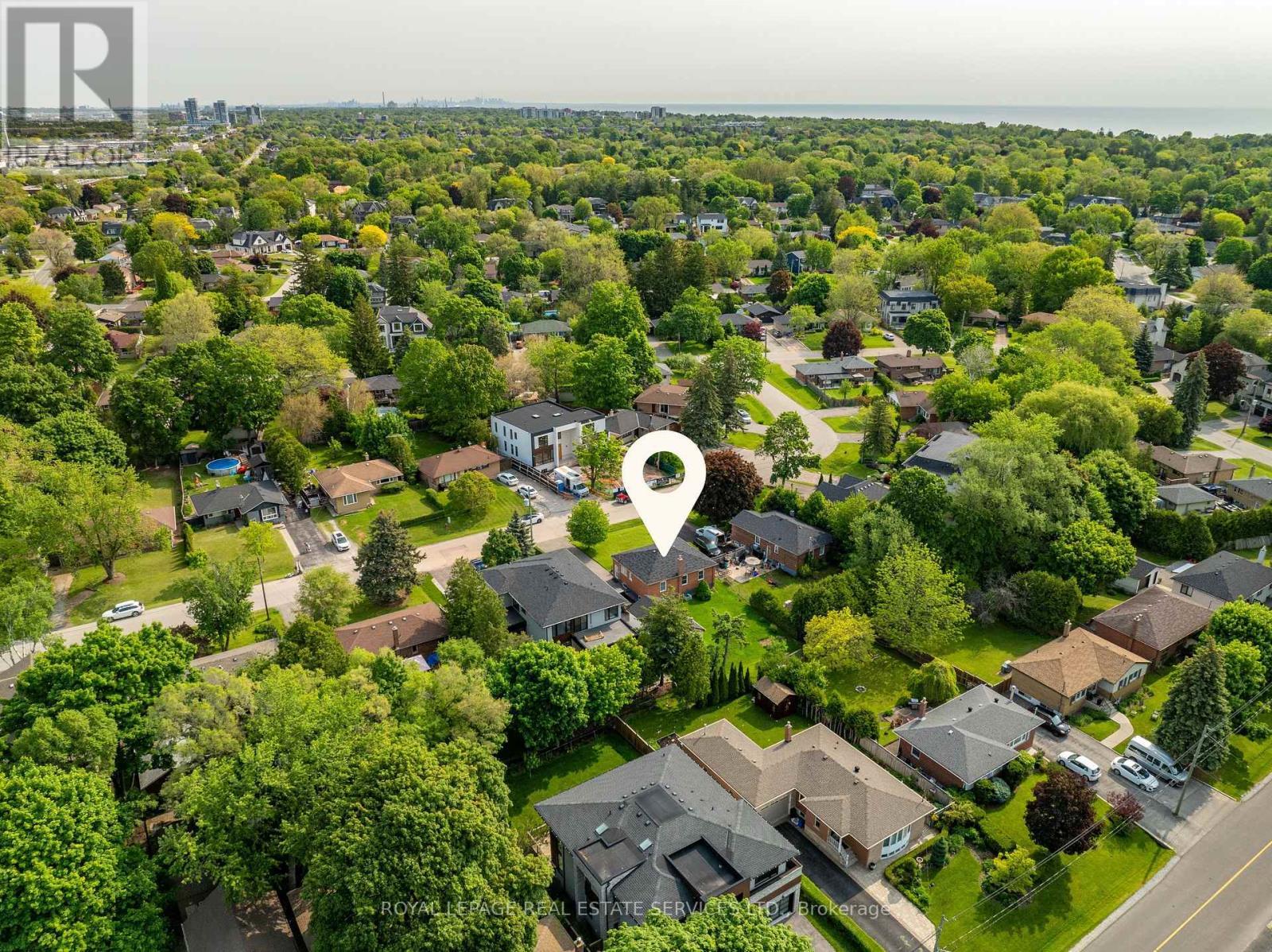 












558 WOLSEY CRESCENT

,
Oakville,




Ontario
L6L4W4

