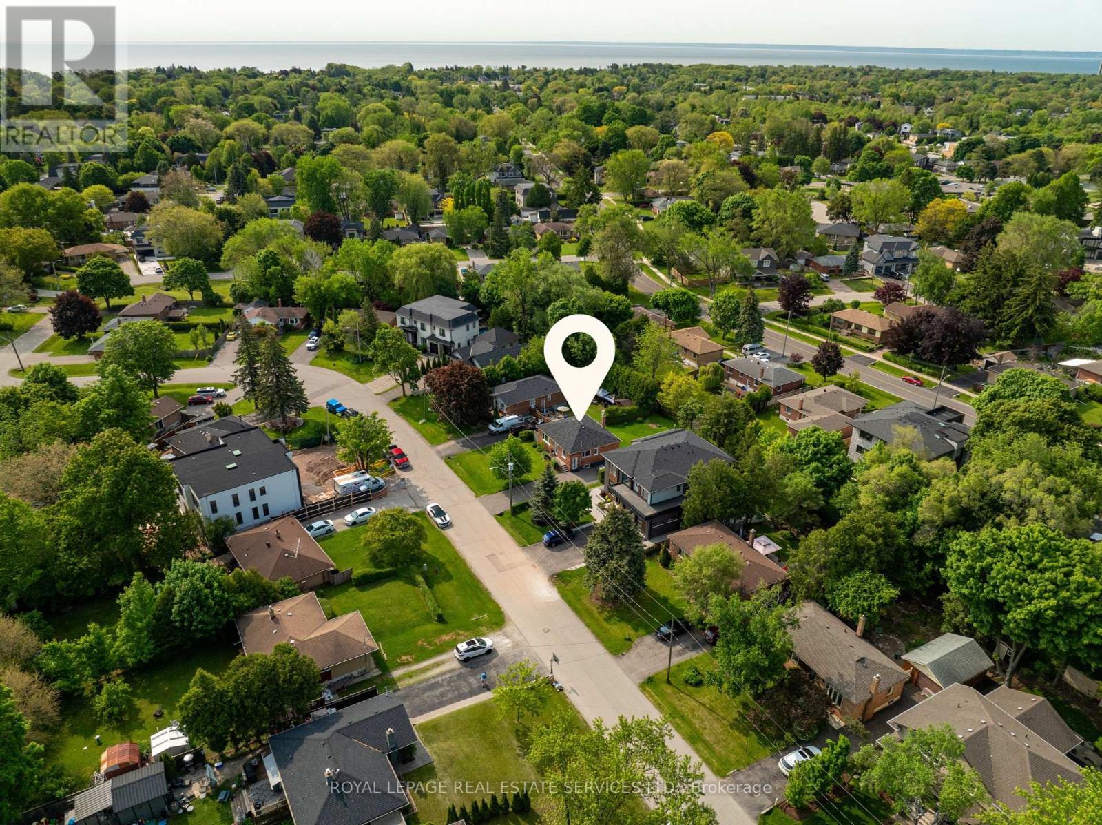 












558 WOLSEY CRESCENT

,
Oakville,




Ontario
L6L4W4

