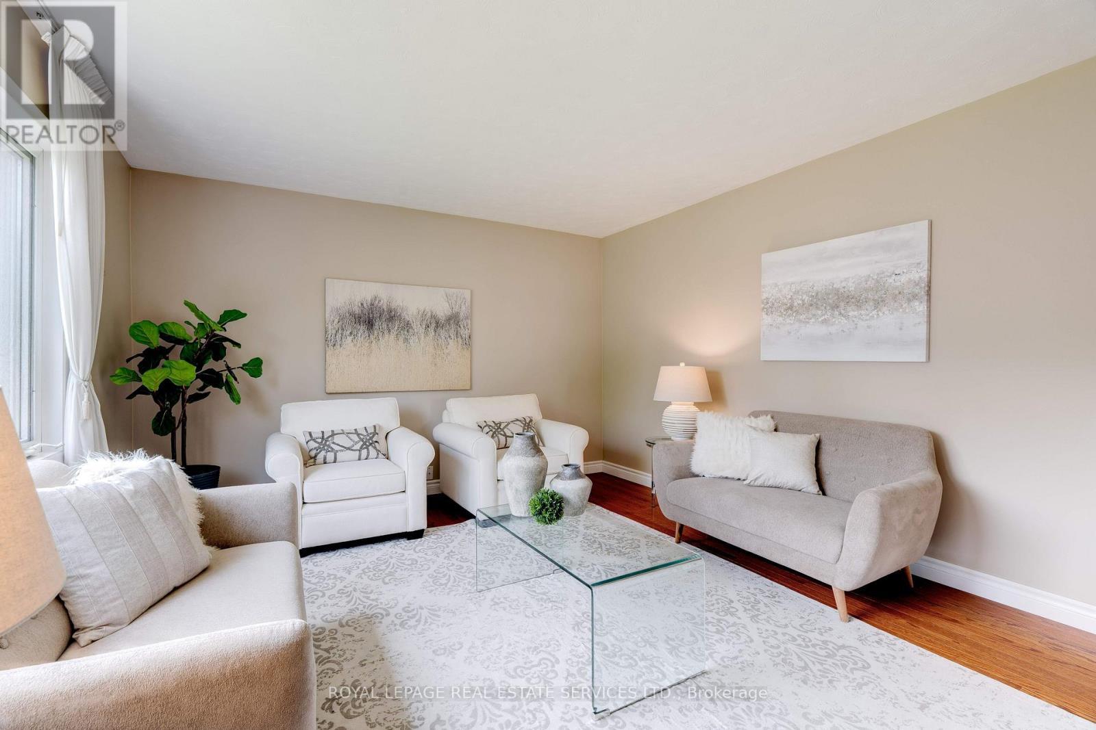 












558 WOLSEY CRESCENT

,
Oakville,




Ontario
L6L4W4

