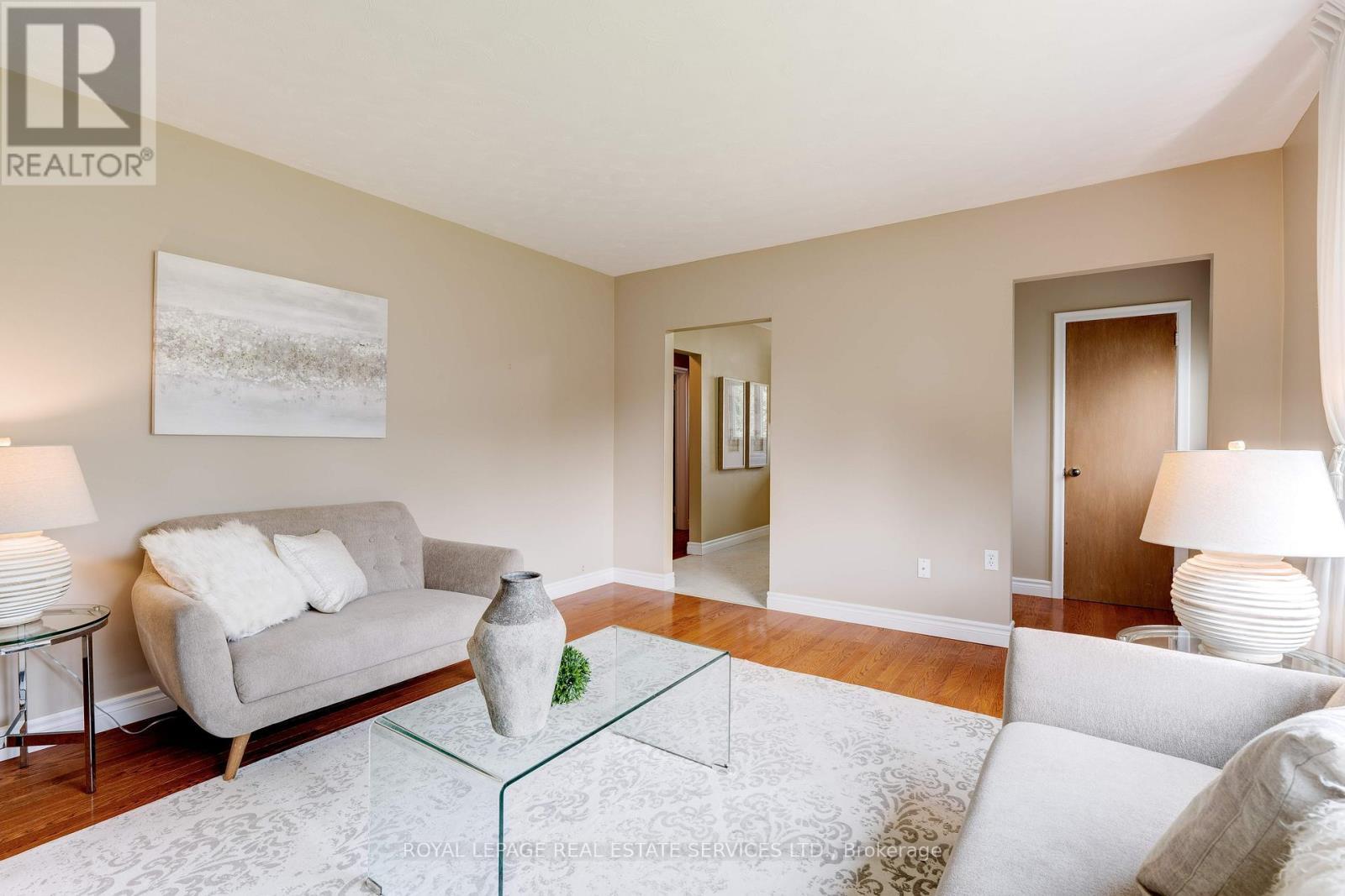












558 WOLSEY CRESCENT

,
Oakville,




Ontario
L6L4W4

