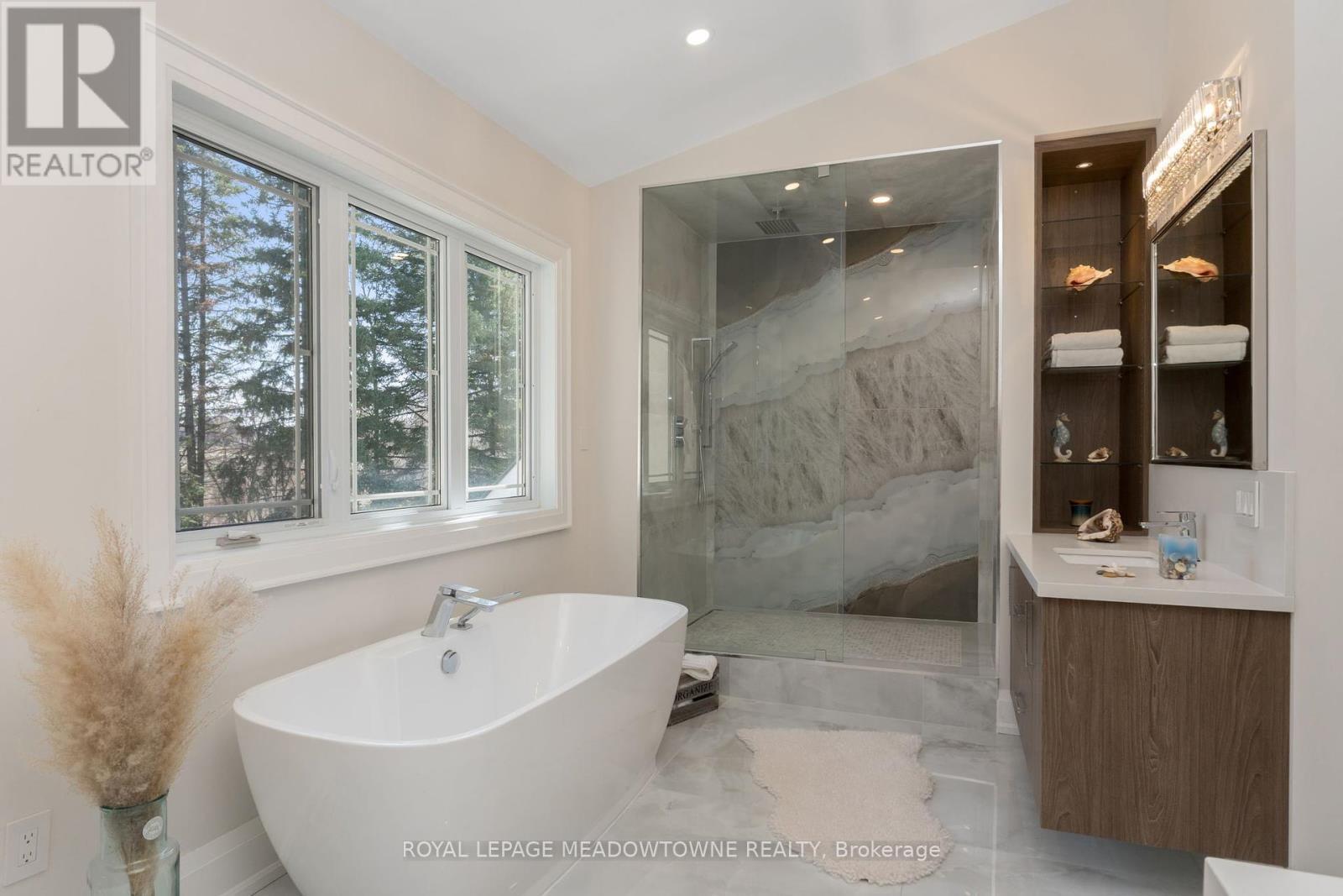 












13867 HERITAGE ROAD

,
Caledon,




Ontario
L7C3E9

