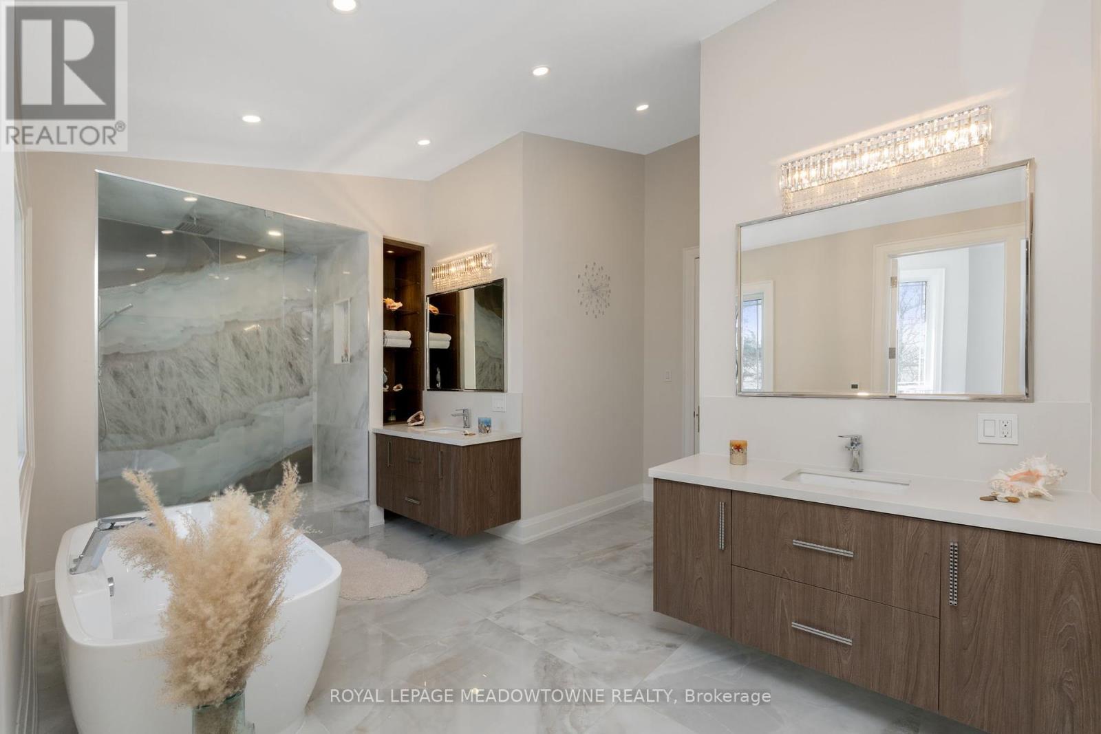 












13867 HERITAGE ROAD

,
Caledon,




Ontario
L7C3E9

