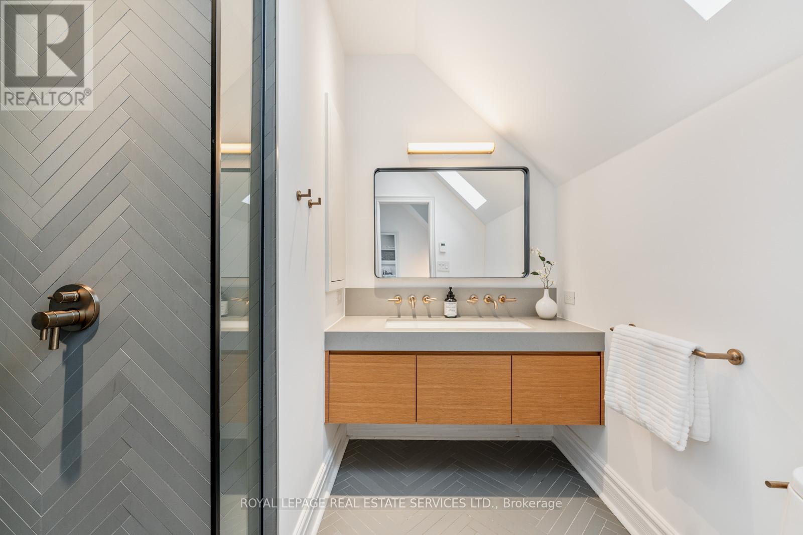 












14 LUKOW TERRACE

,
Toronto,




Ontario
M6R3B8

