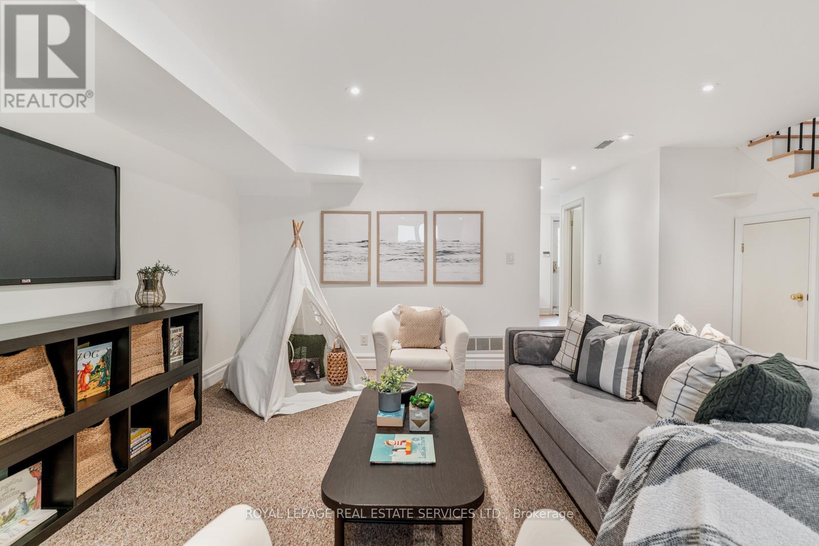 












14 LUKOW TERRACE

,
Toronto,




Ontario
M6R3B8

