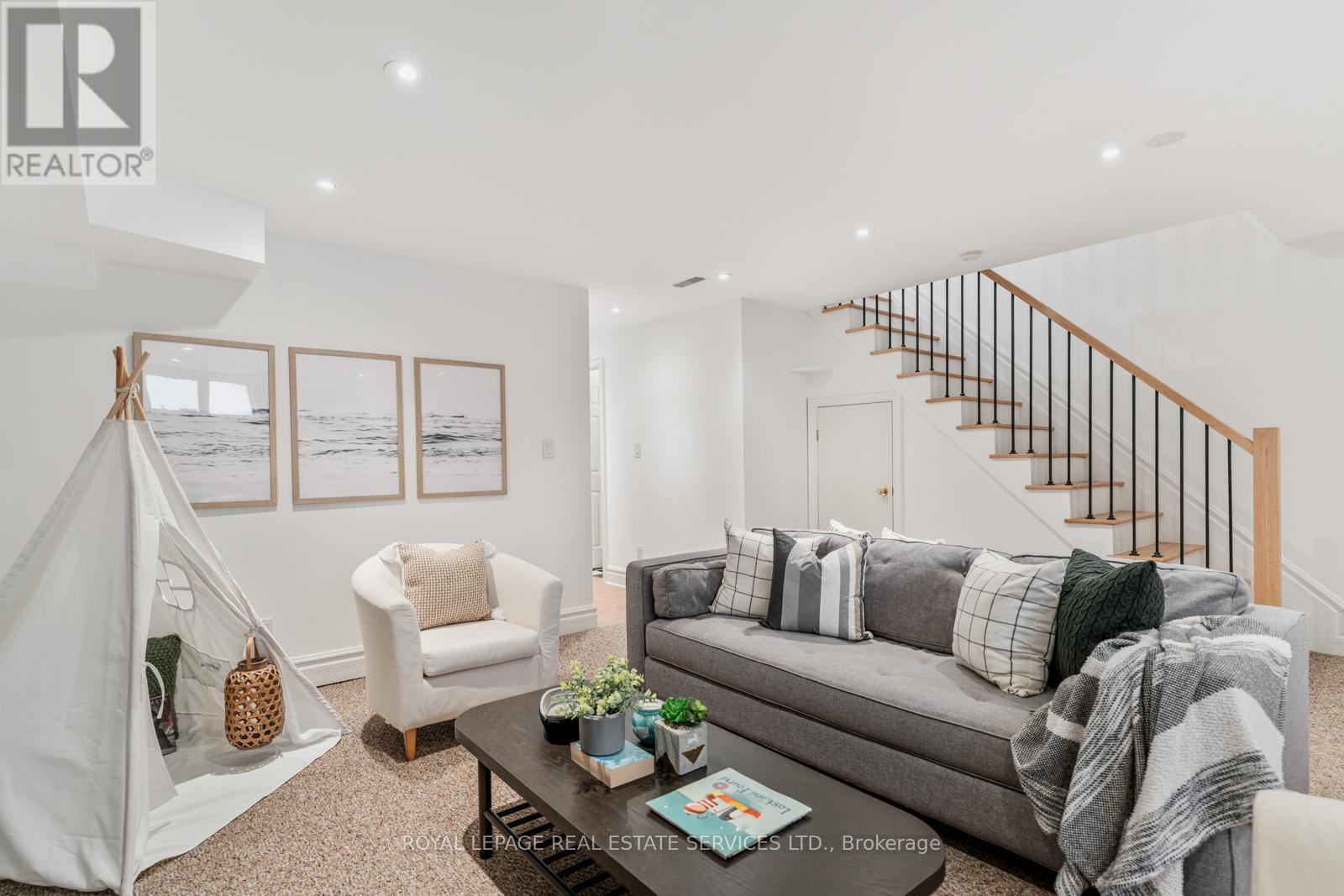 












14 LUKOW TERRACE

,
Toronto,




Ontario
M6R3B8

