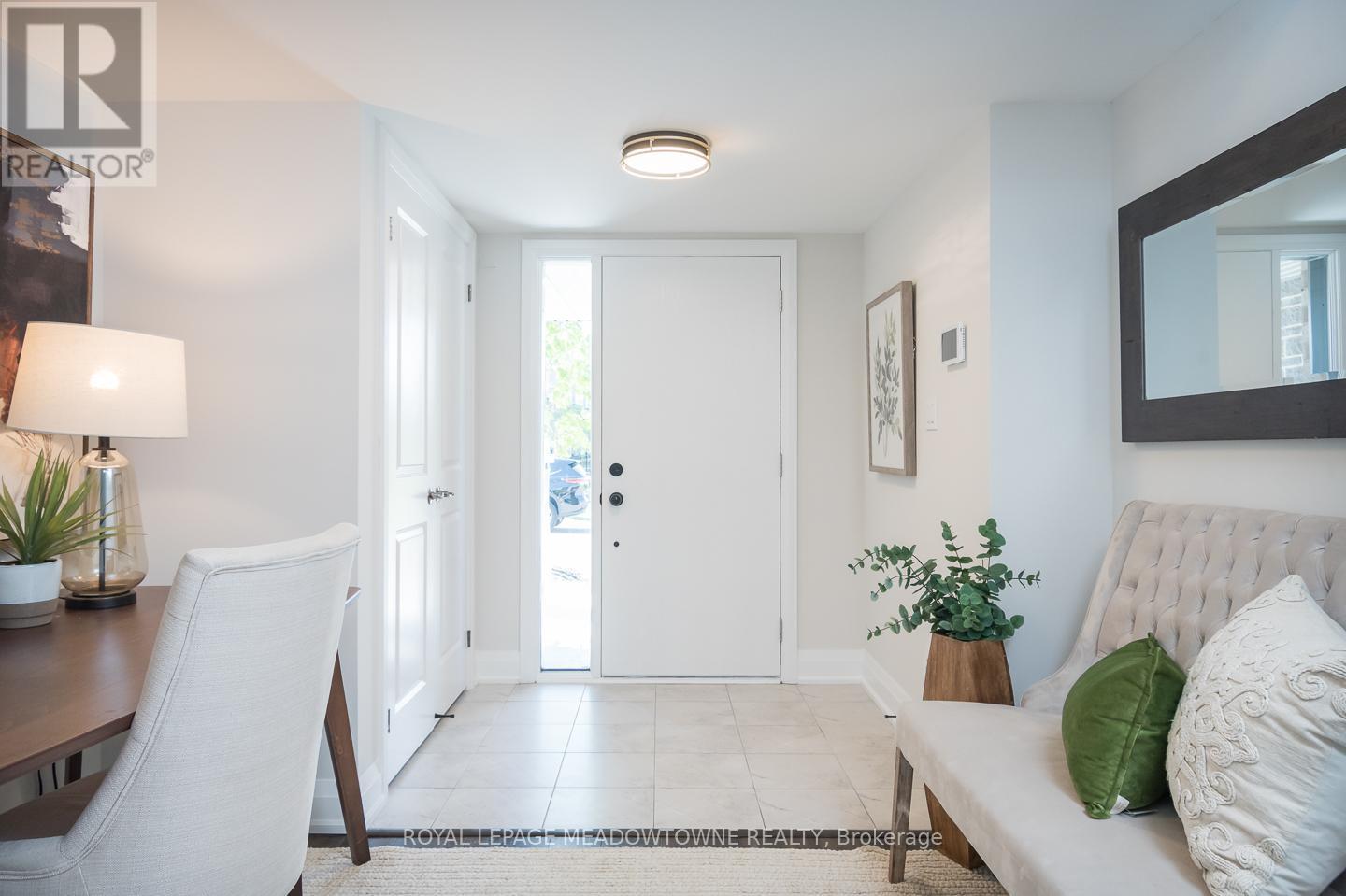 












2476 BADGER CRESCENT

,
Oakville,




Ontario
L6M5M1

