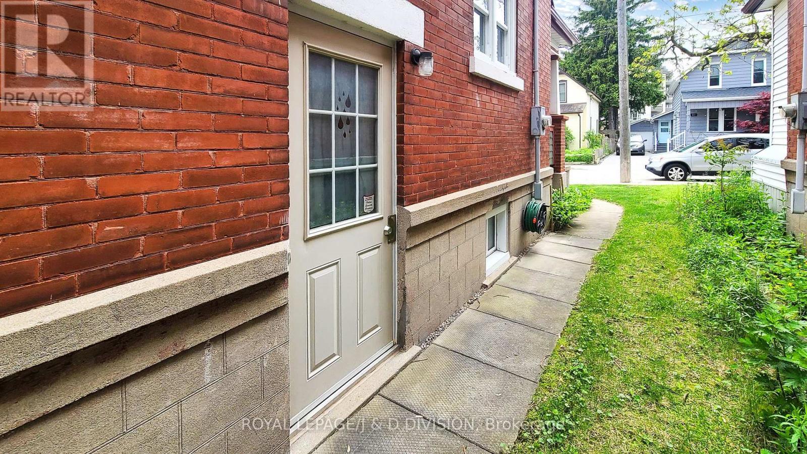 












28 HENRY STREET

,
Kitchener,




Ontario
N2G1P3

