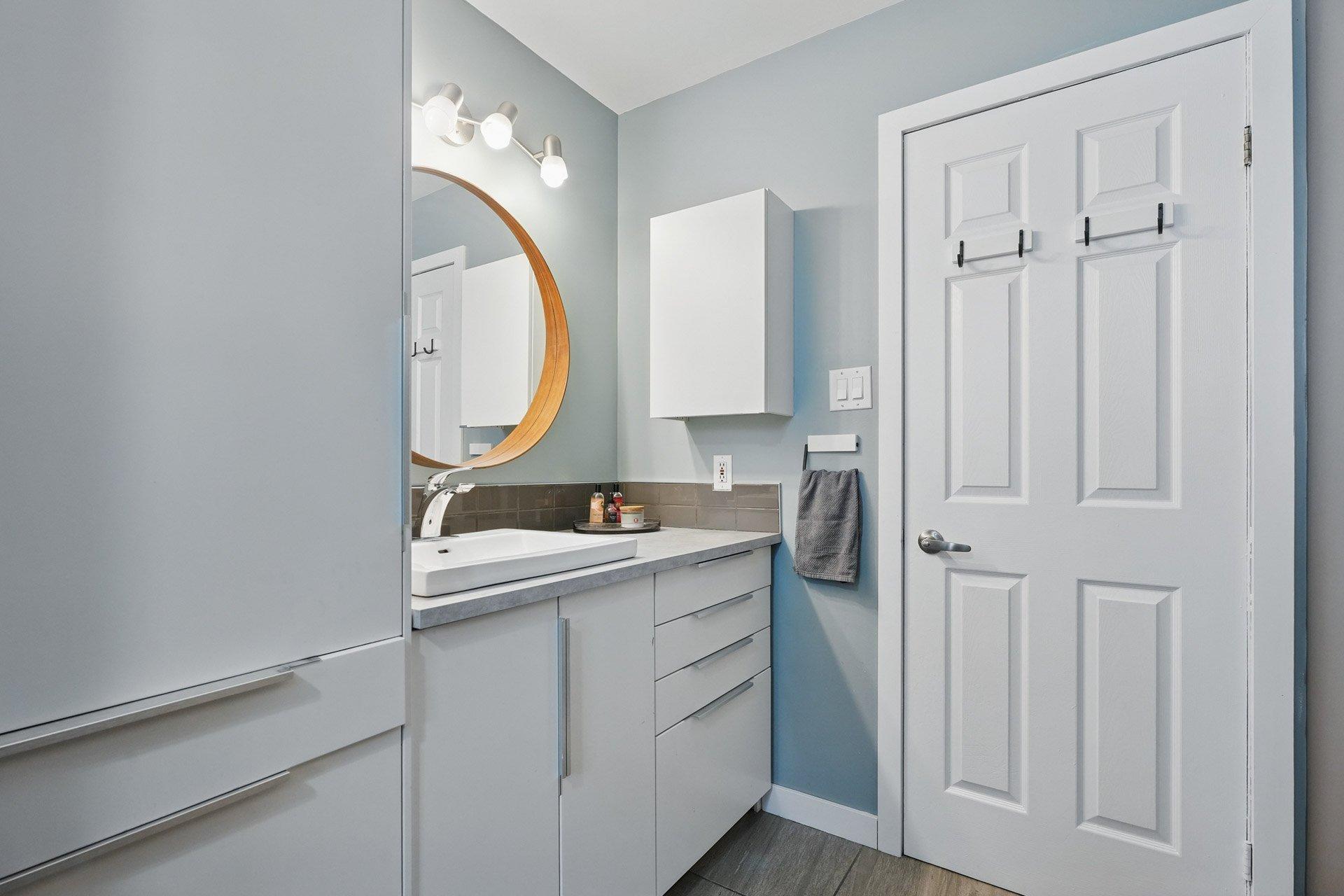 









806


Rue Madore

,
Gatineau (Gatineau),




QC
J8R1H7

