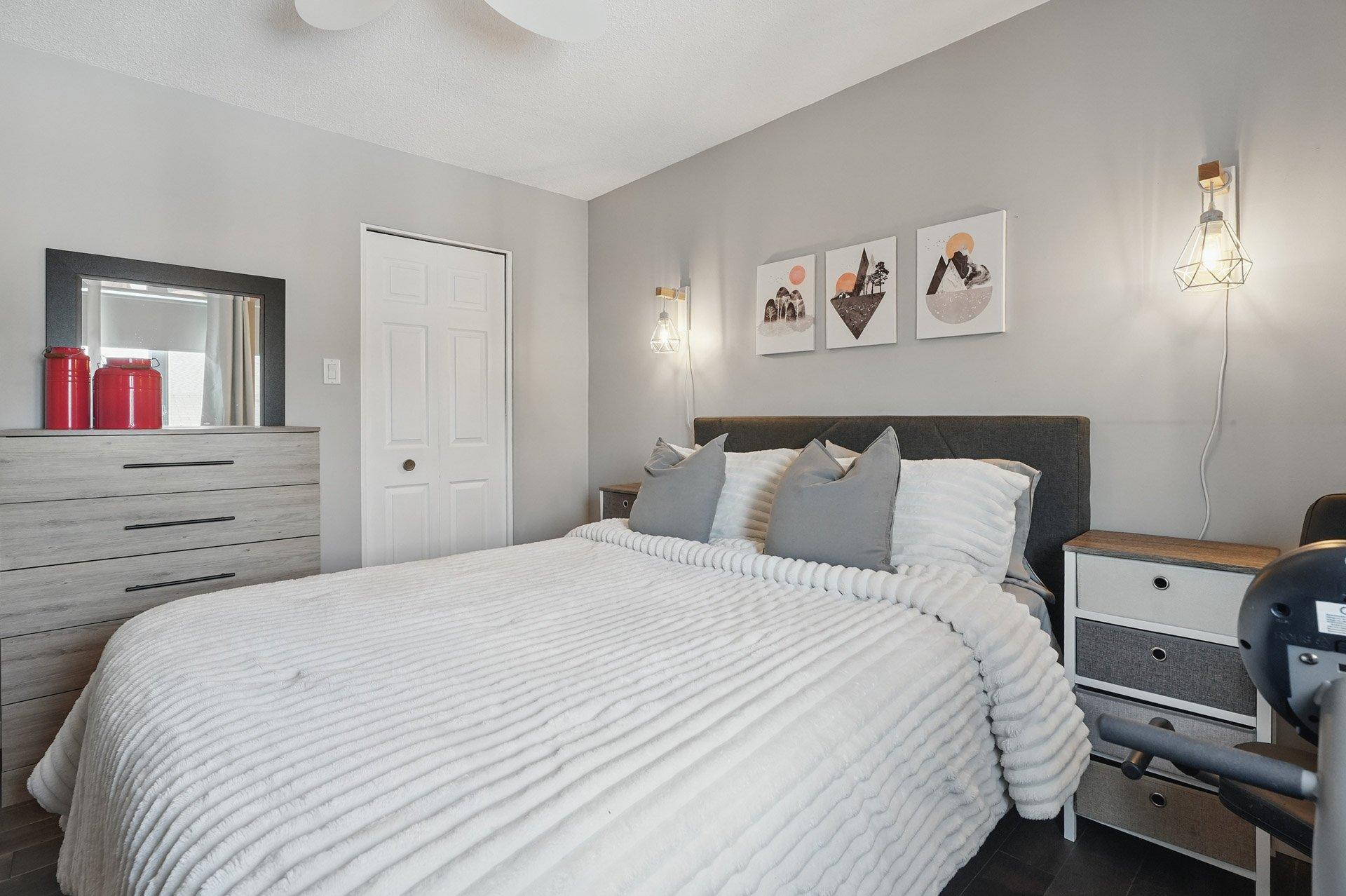 









806


Rue Madore

,
Gatineau (Gatineau),




QC
J8R1H7

