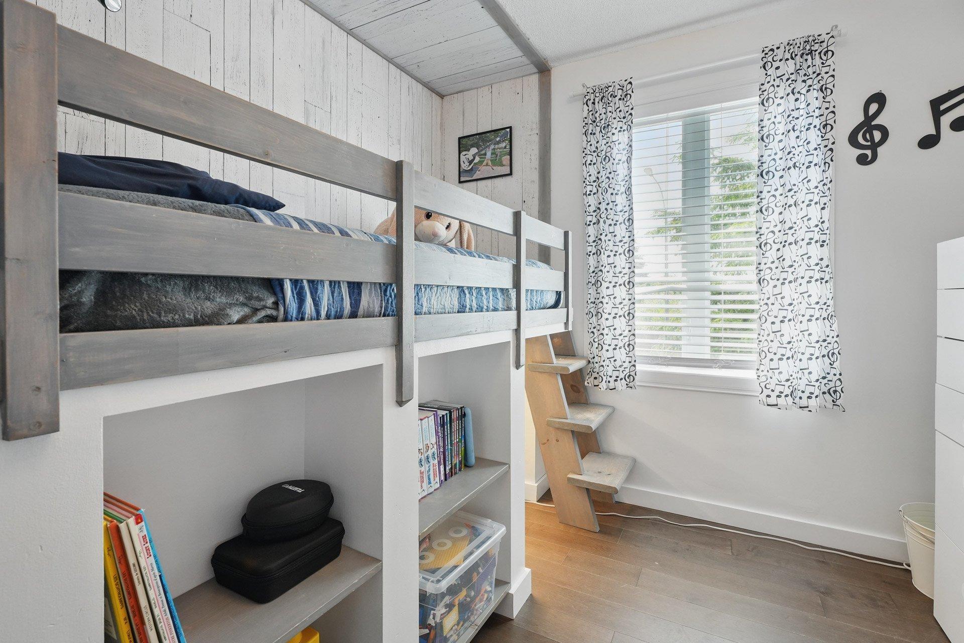 









806


Rue Madore

,
Gatineau (Gatineau),




QC
J8R1H7

